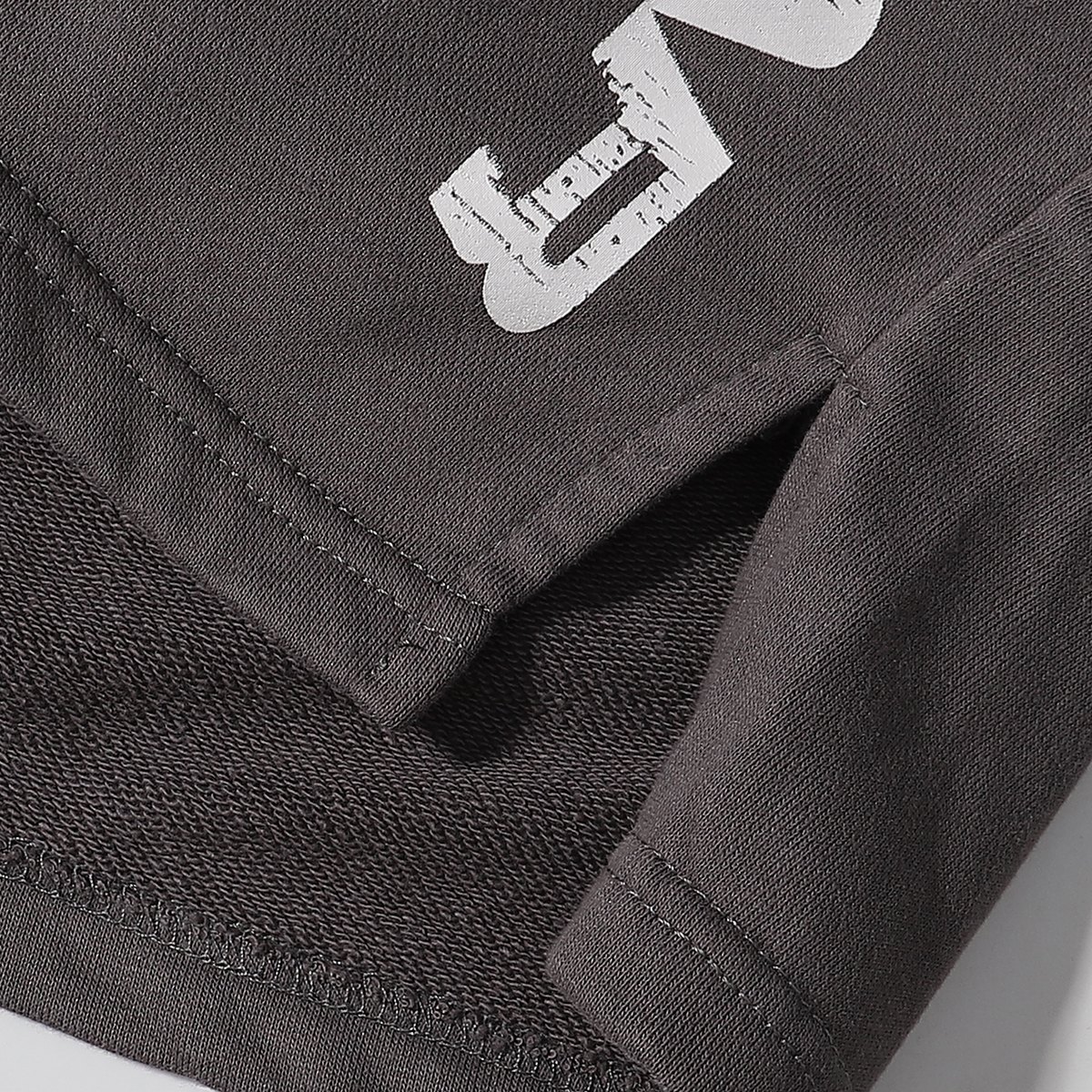 Hellstar FH 2565 Mud-Washing Shorts in Ash and Red Wash, Sizes SM-XL - 图片 6