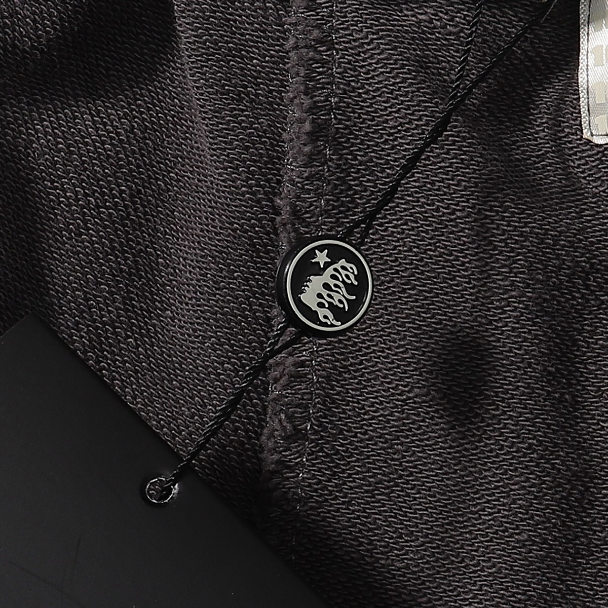 Hellstar FH 2565 Mud-Washing Shorts in Ash and Red Wash, Sizes SM-XL - 图片 9