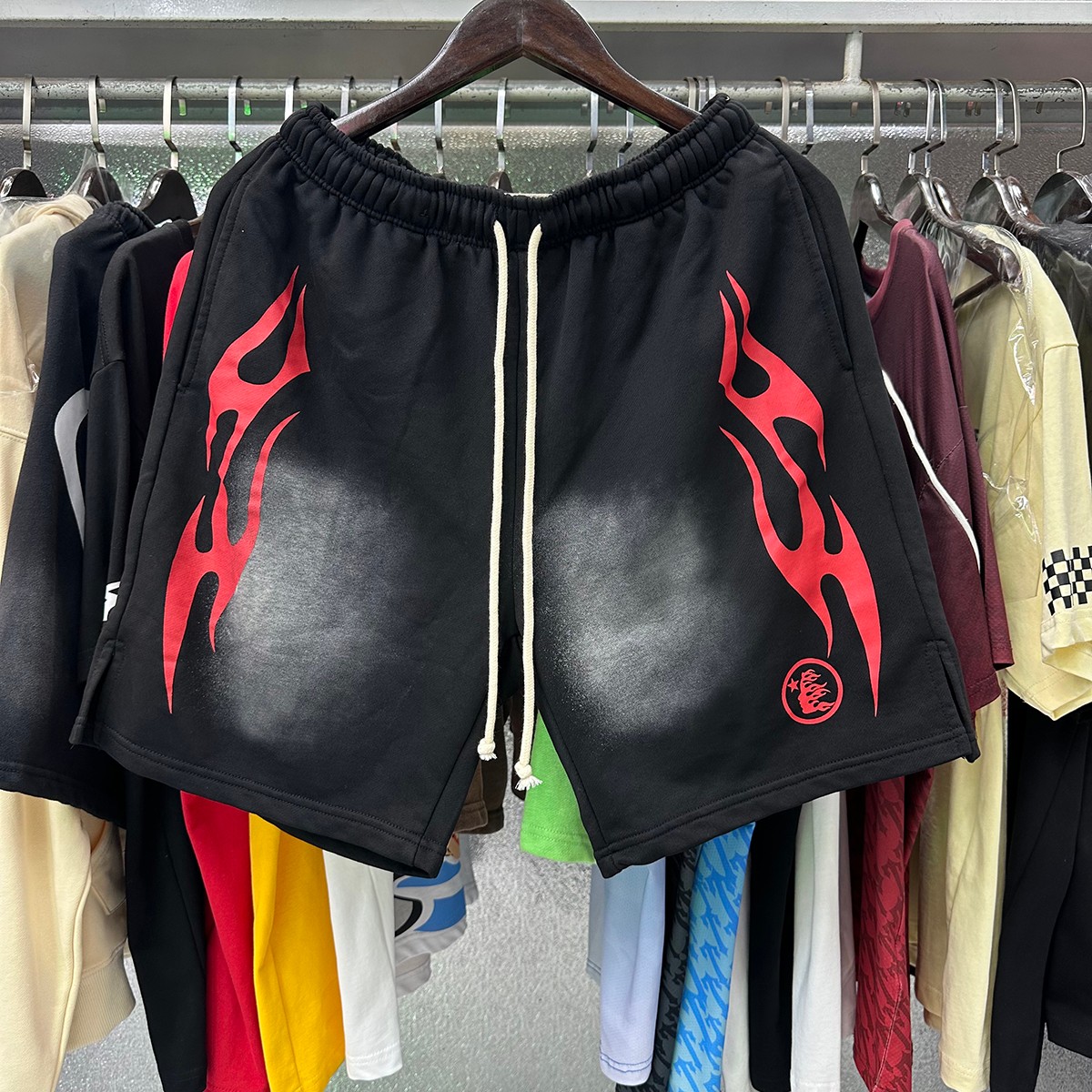 Hellstar Flame Shorts45: FH 2563, 2024 Collection in Various Colors and Sizes - 图片 2