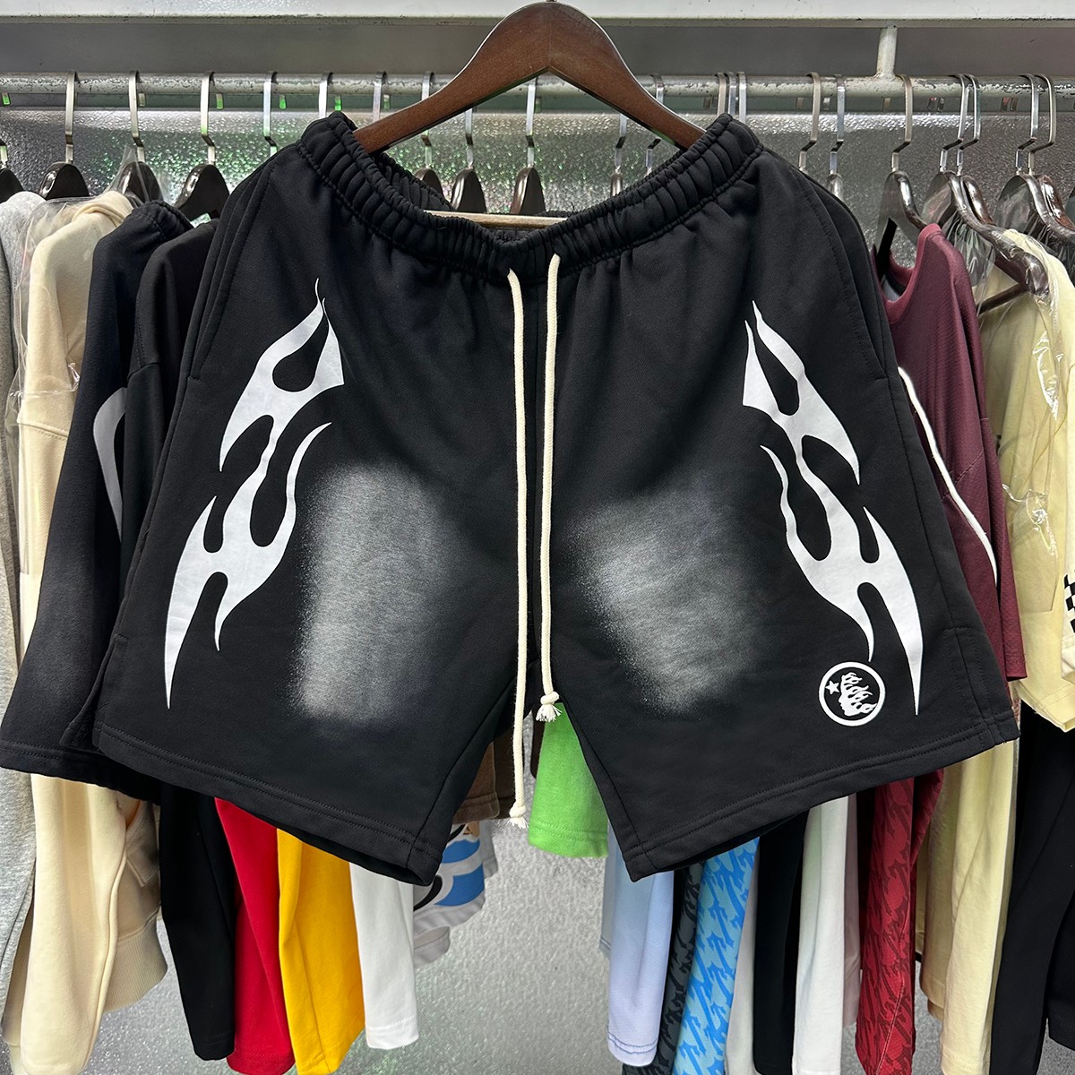 Hellstar Flame Shorts45: FH 2563, 2024 Collection in Various Colors and Sizes - 图片 3