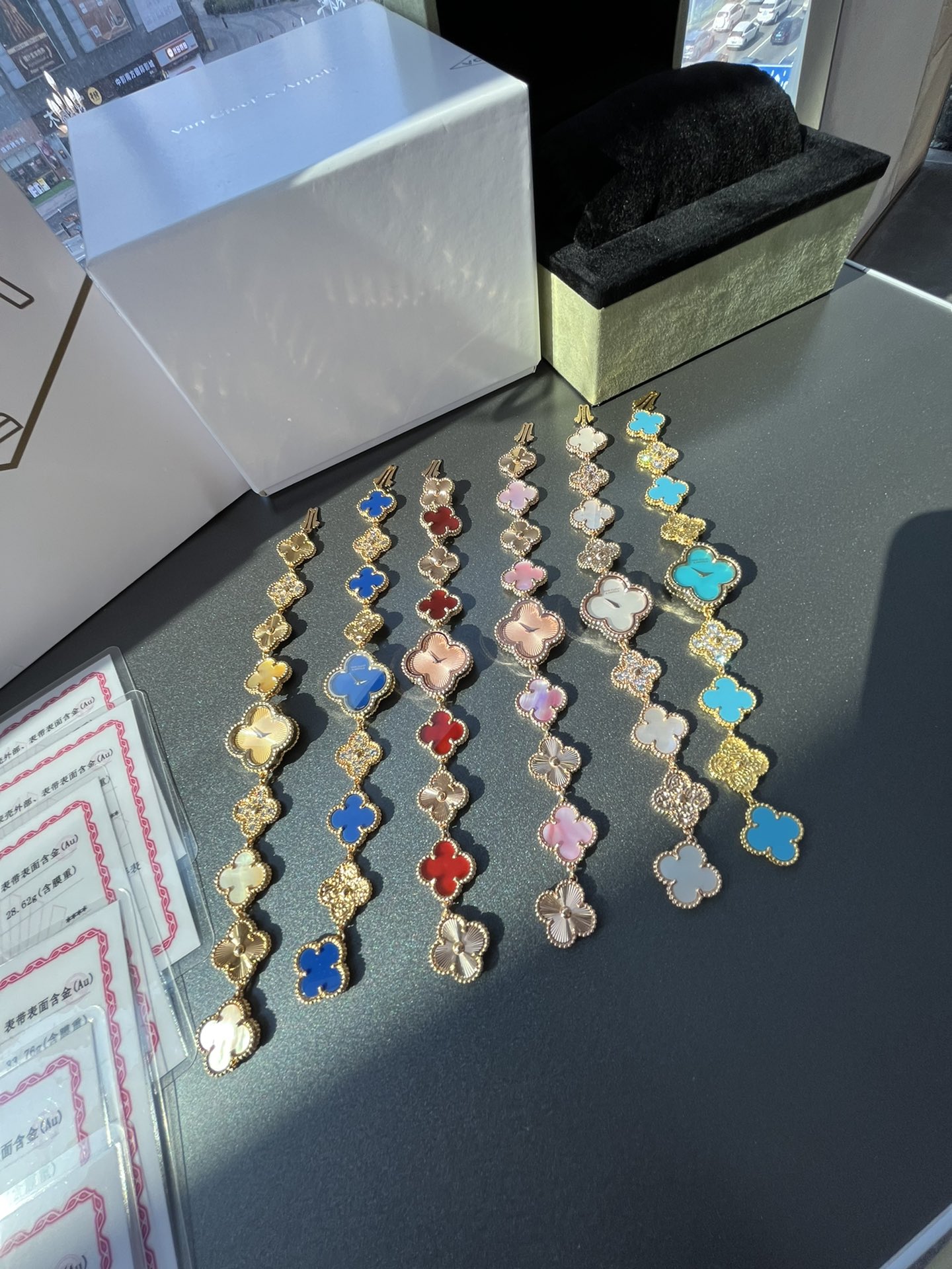 The top pack is 18K. VCA Van Cleopatra Sweet Alhambra Series Four-leaved jewelry wristwatch。 - 图片 5