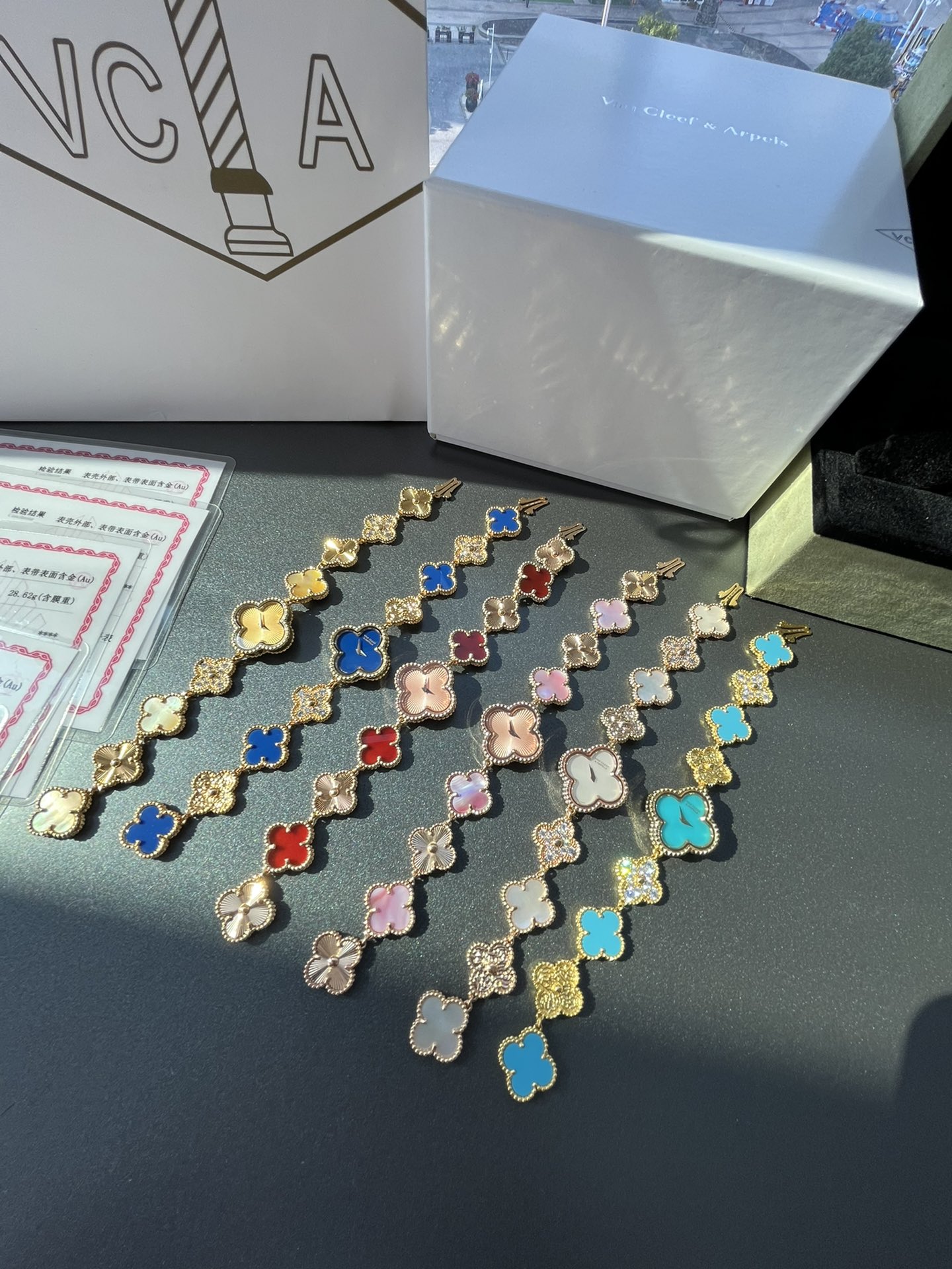 The top pack is 18K. VCA Van Cleopatra Sweet Alhambra Series Four-leaved jewelry wristwatch。 - 图片 6