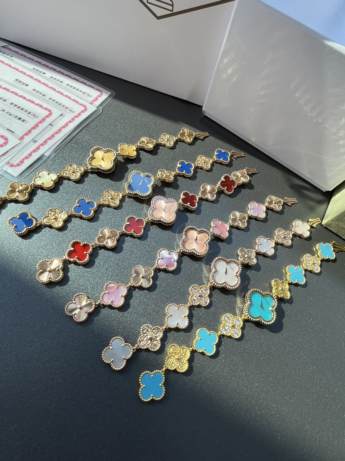 The top pack is 18K. VCA Van Cleopatra Sweet Alhambra Series Four-leaved jewelry wristwatch。 - 图片 4