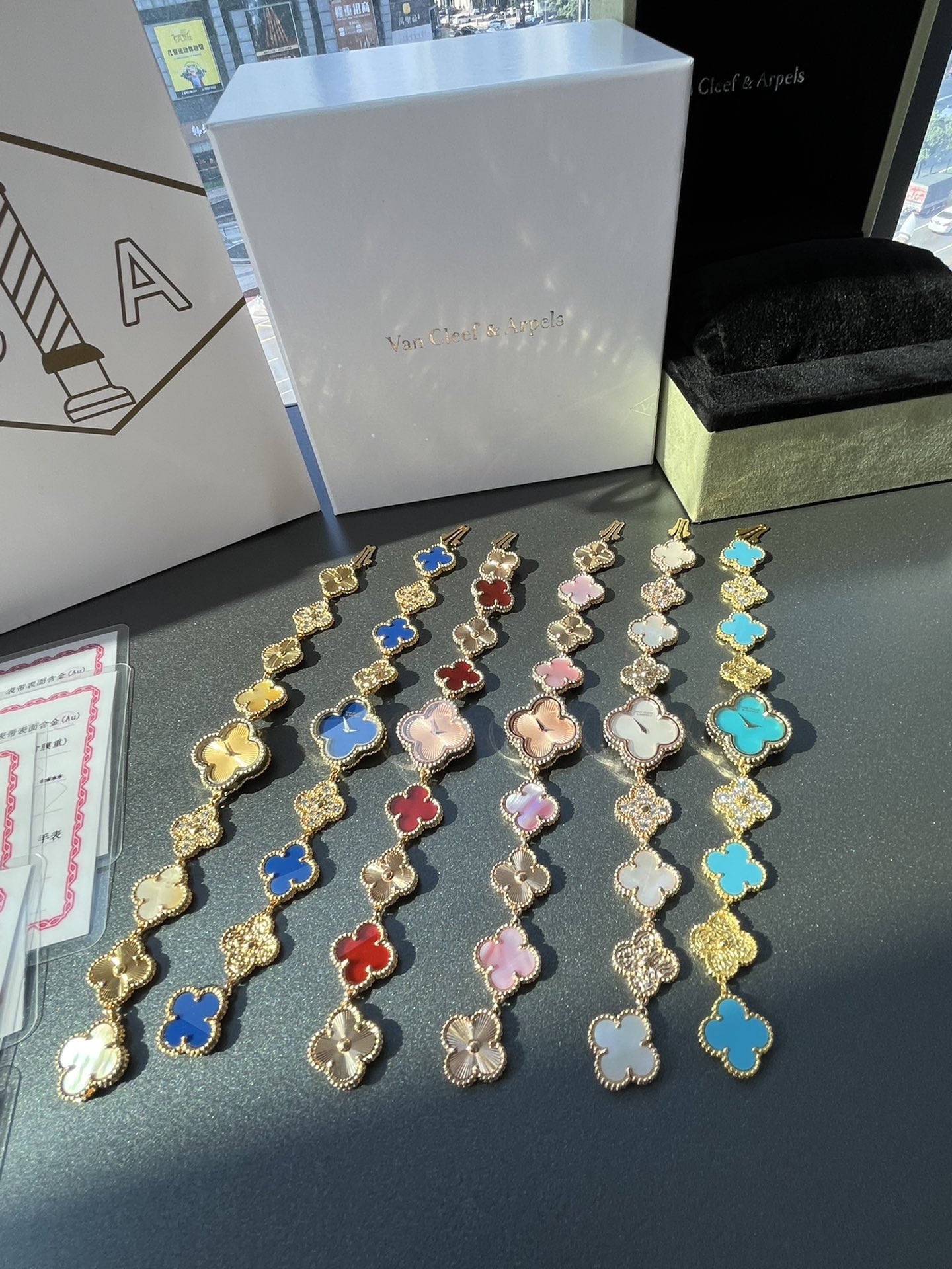 The top pack is 18K. VCA Van Cleopatra Sweet Alhambra Series Four-leaved jewelry wristwatch。 - 图片 2