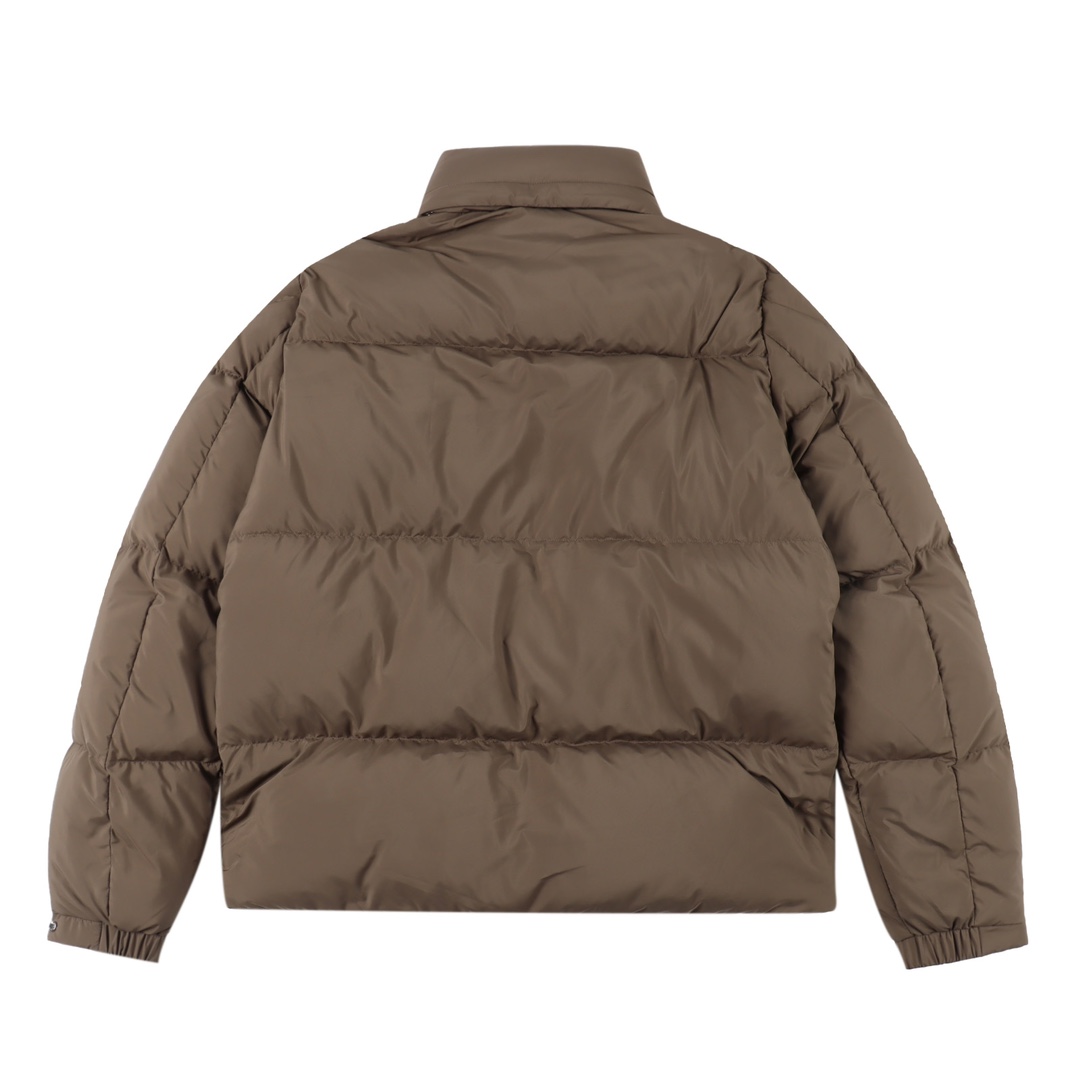 MONCLER/蒙口MC Besbre皮革标识拉链羽绒服 黑色 卡其-Chinese UA Cheap High Quatity Brand Clothes Bags handbags Sneakers wholesale wholesaler seller from China Factory suppliers Fashion Clothing Shoes best Quality Beautiful Price MONCLER/蒙口MC Besbre皮革标识拉链羽绒服 黑色 卡其