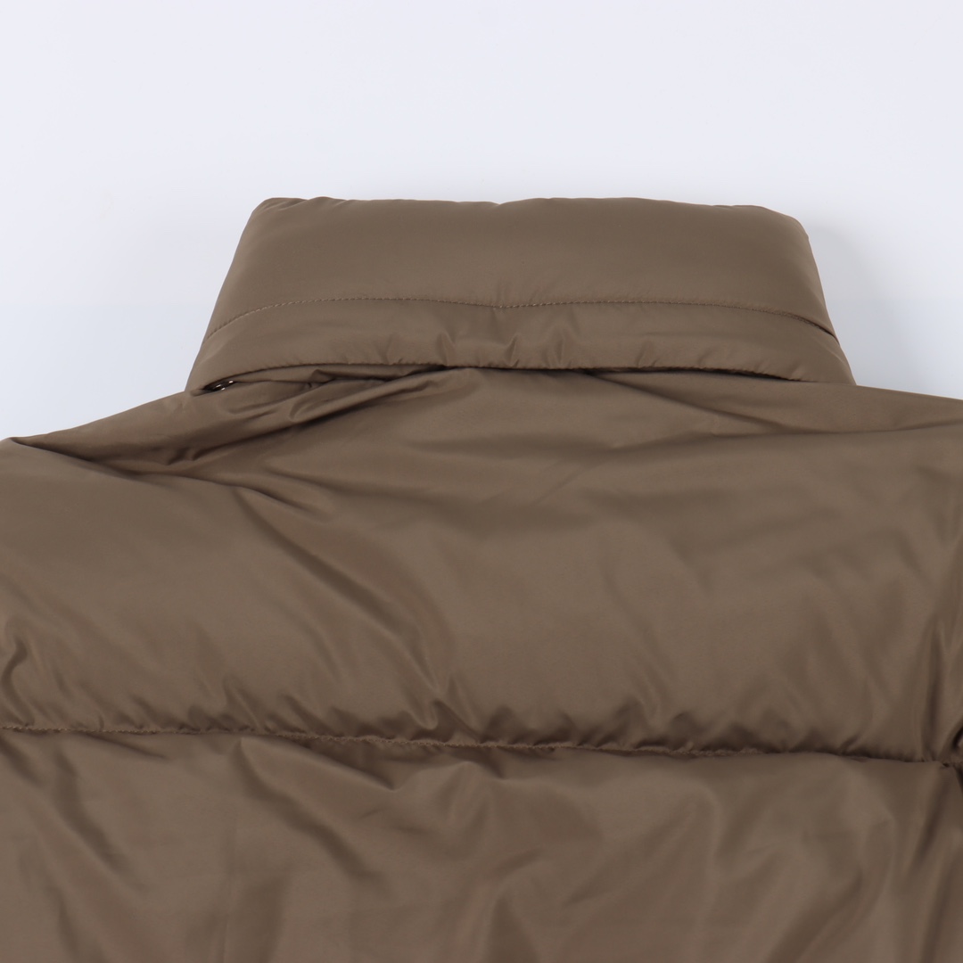 MONCLER/蒙口MC Besbre皮革标识拉链羽绒服 黑色 卡其-Chinese UA Cheap High Quatity Brand Clothes Bags handbags Sneakers wholesale wholesaler seller from China Factory suppliers Fashion Clothing Shoes best Quality Beautiful Price MONCLER/蒙口MC Besbre皮革标识拉链羽绒服 黑色 卡其