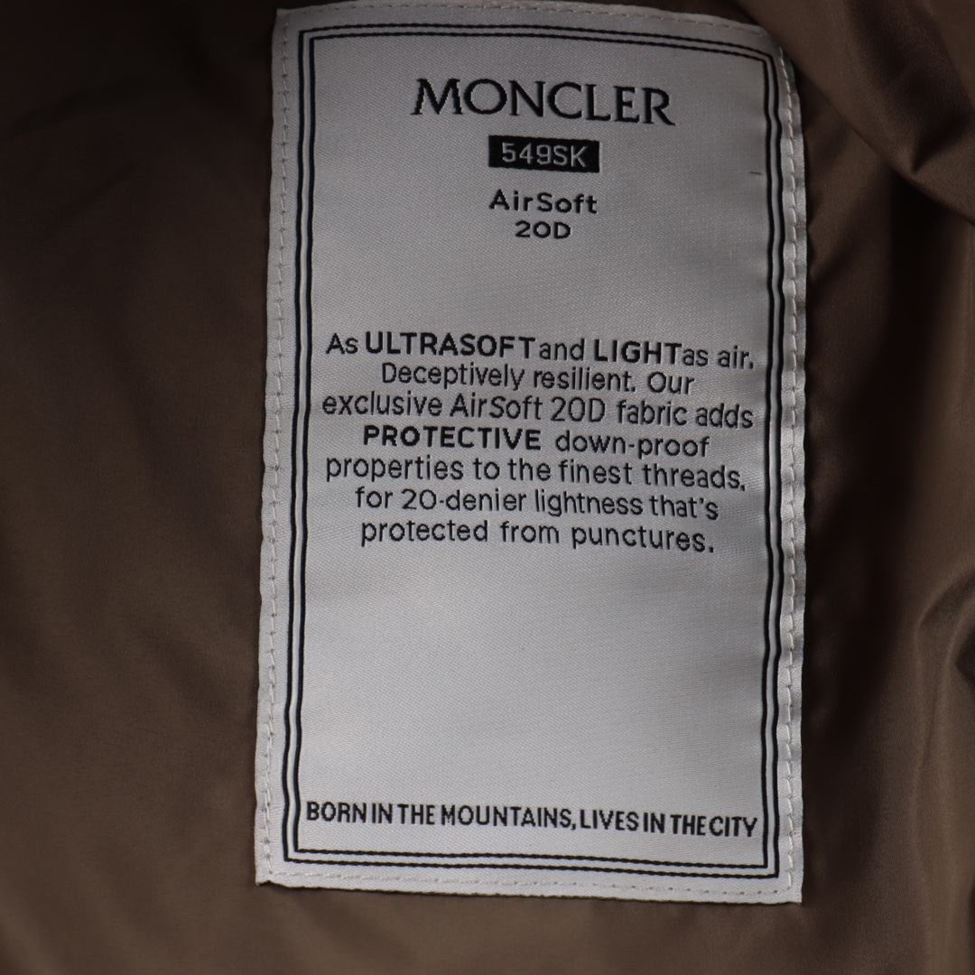 MONCLER/蒙口MC Besbre皮革标识拉链羽绒服 黑色 卡其-Chinese UA Cheap High Quatity Brand Clothes Bags handbags Sneakers wholesale wholesaler seller from China Factory suppliers Fashion Clothing Shoes best Quality Beautiful Price MONCLER/蒙口MC Besbre皮革标识拉链羽绒服 黑色 卡其