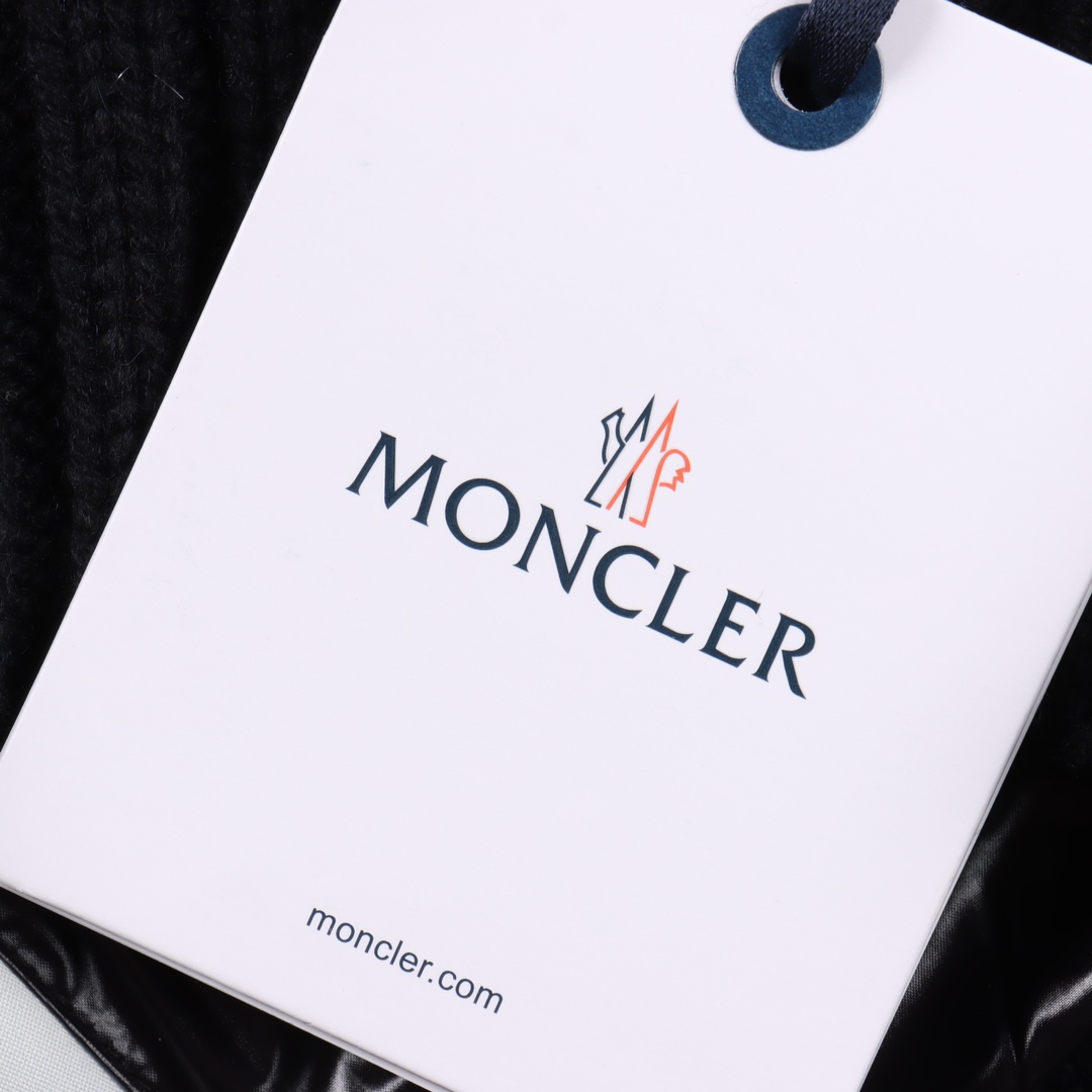 MONCLER/蒙口MC 拼接羊毛针织袖立领羽绒服