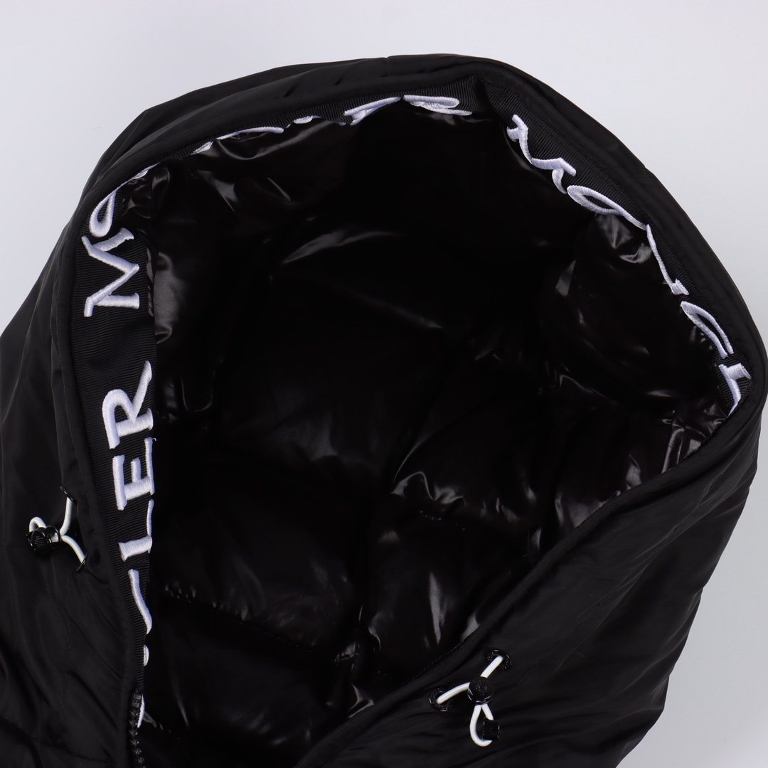 ONCLER/蒙口 内里门襟刺绣字母logo羽绒服21新款潮流连帽羽绒服