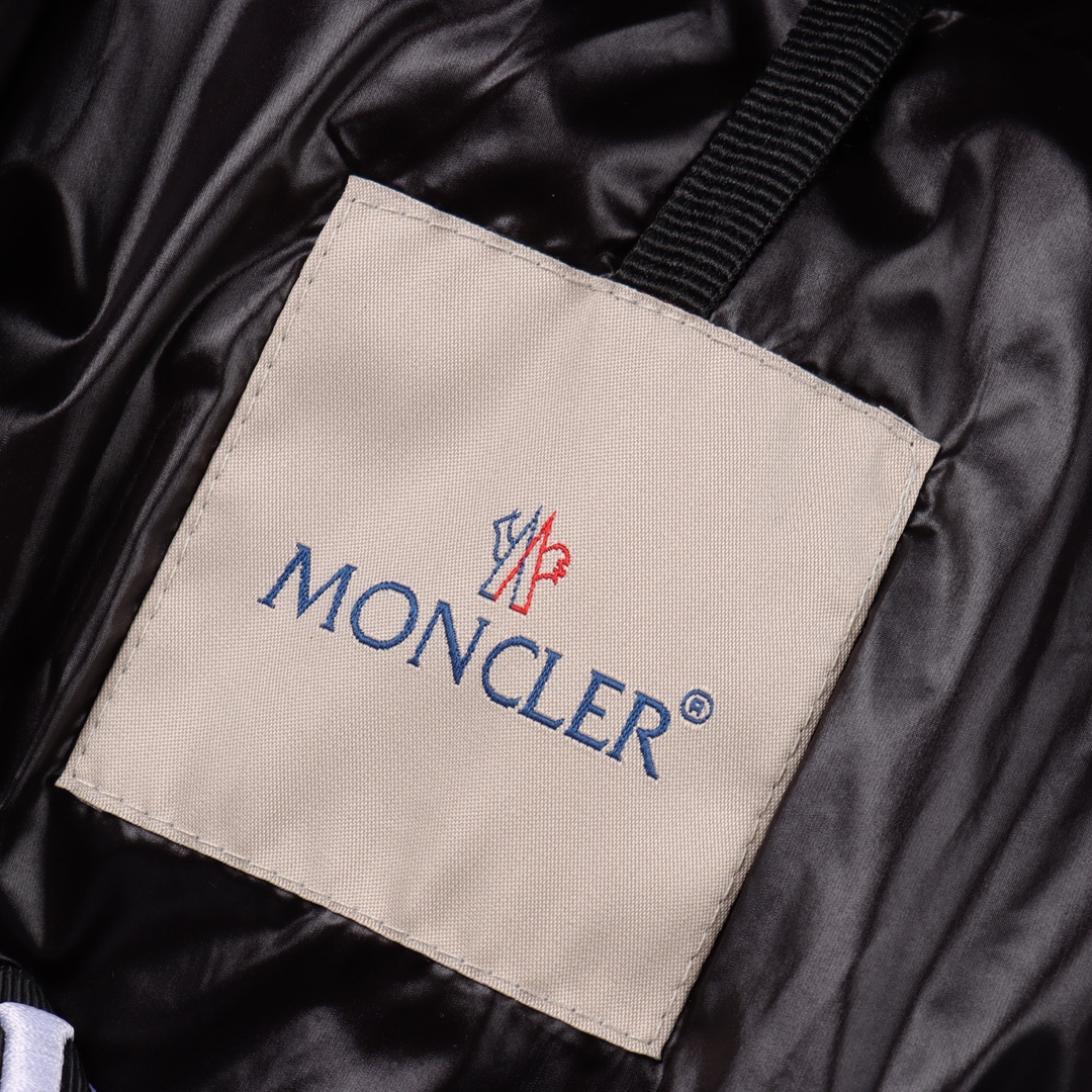 ONCLER/蒙口 内里门襟刺绣字母logo羽绒服21新款潮流连帽羽绒服