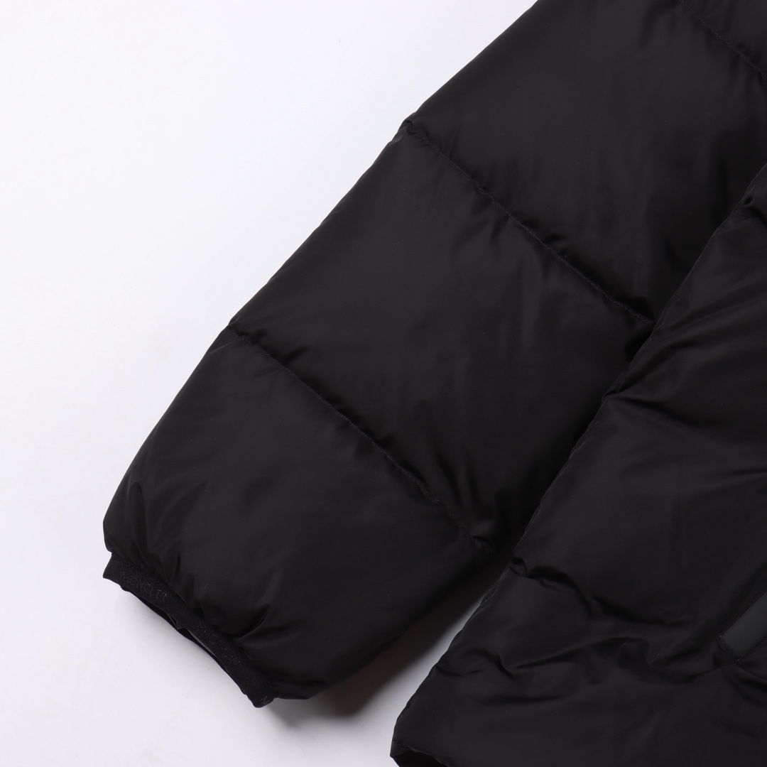 ONCLER/蒙口 内里门襟刺绣字母logo羽绒服21新款潮流连帽羽绒服