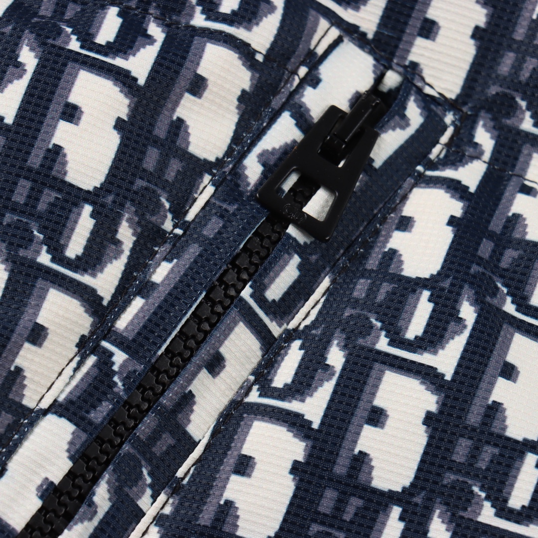 Dior/迪奥 经典满印老花双面穿羽绒服-Chinese UA Cheap High Quatity Brand Clothes Bags handbags Sneakers wholesale wholesaler seller from China Factory suppliers Fashion Clothing Shoes best Quality Beautiful Price Dior/迪奥 经典满印老花双面穿羽绒服