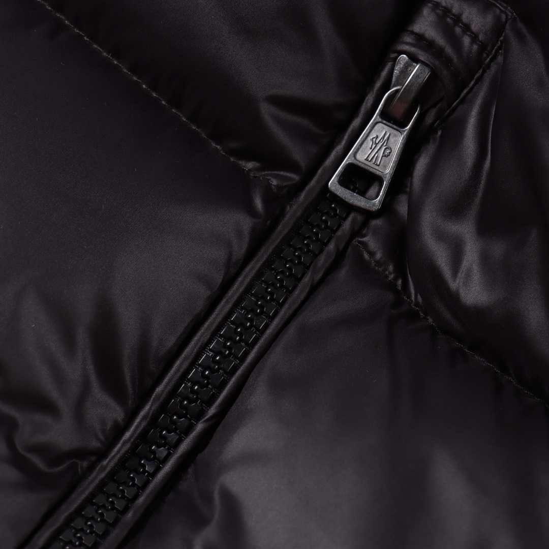 ONCLER/蒙口 经典立领连帽羽绒马甲-Chinese UA Cheap High Quatity Brand Clothes Bags handbags Sneakers wholesale wholesaler seller from China Factory suppliers Fashion Clothing Shoes best Quality Beautiful Price ONCLER/蒙口 经典立领连帽羽绒马甲