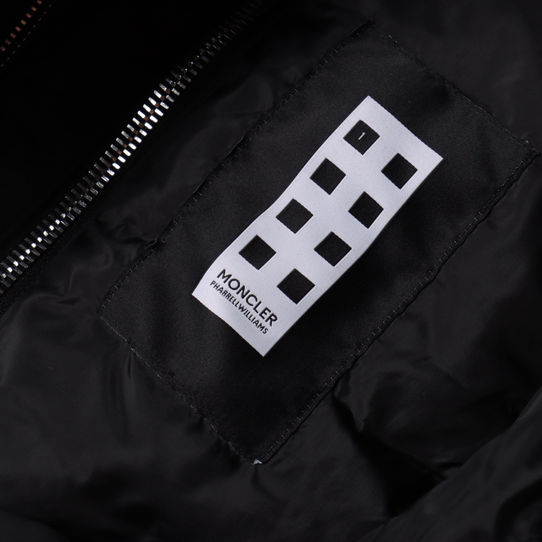 MONCLER GENIUS x Willow Smith联名款 FW25 双头拉链可调节袖口刺绣徽标贴片羽绒服 90绒