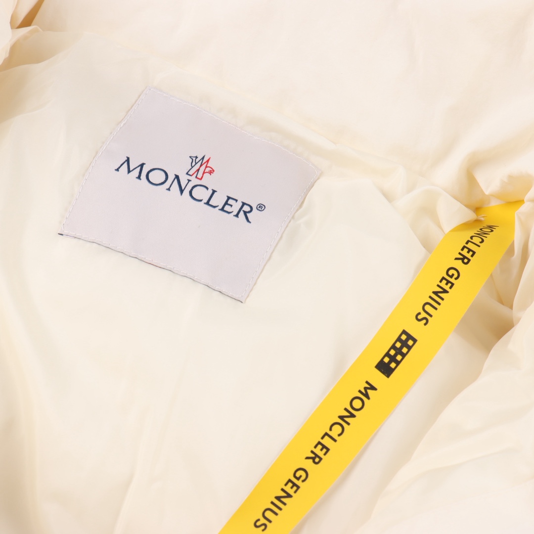 ONCLER GENIUS x Willow Smith联名款 FW25 双头拉链可调节袖口刺绣徽标贴片羽绒服-Chinese UA Cheap High Quatity Brand Clothes Bags handbags Sneakers wholesale wholesaler seller from China Factory suppliers Fashion Clothing Shoes best Quality Beautiful Price ONCLER GENIUS x Willow Smith联名款 FW25 双头拉链可调节袖口刺绣徽标贴片羽绒服