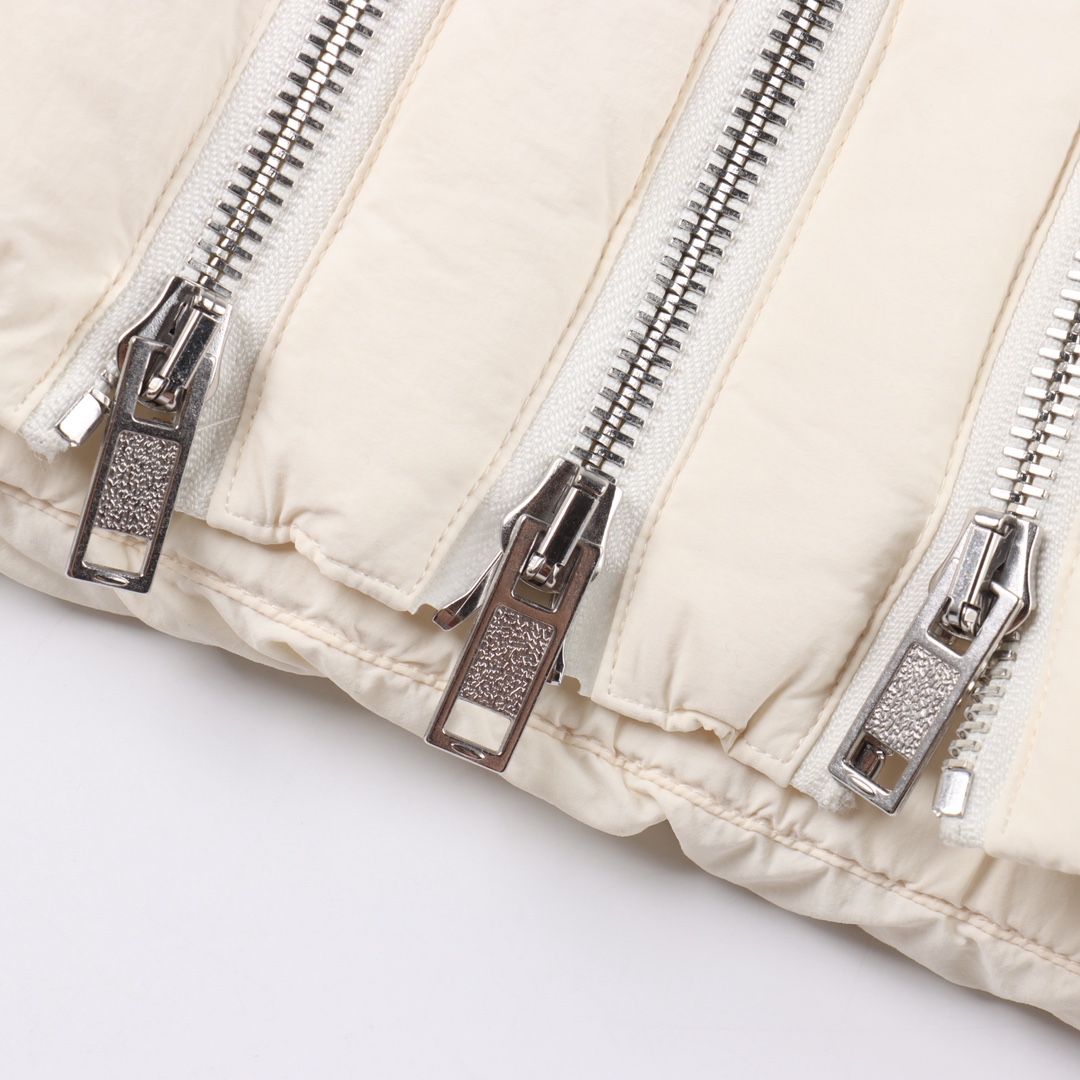 ONCLER GENIUS x Willow Smith联名款 FW25 双头拉链可调节袖口刺绣徽标贴片羽绒服-Chinese UA Cheap High Quatity Brand Clothes Bags handbags Sneakers wholesale wholesaler seller from China Factory suppliers Fashion Clothing Shoes best Quality Beautiful Price ONCLER GENIUS x Willow Smith联名款 FW25 双头拉链可调节袖口刺绣徽标贴片羽绒服