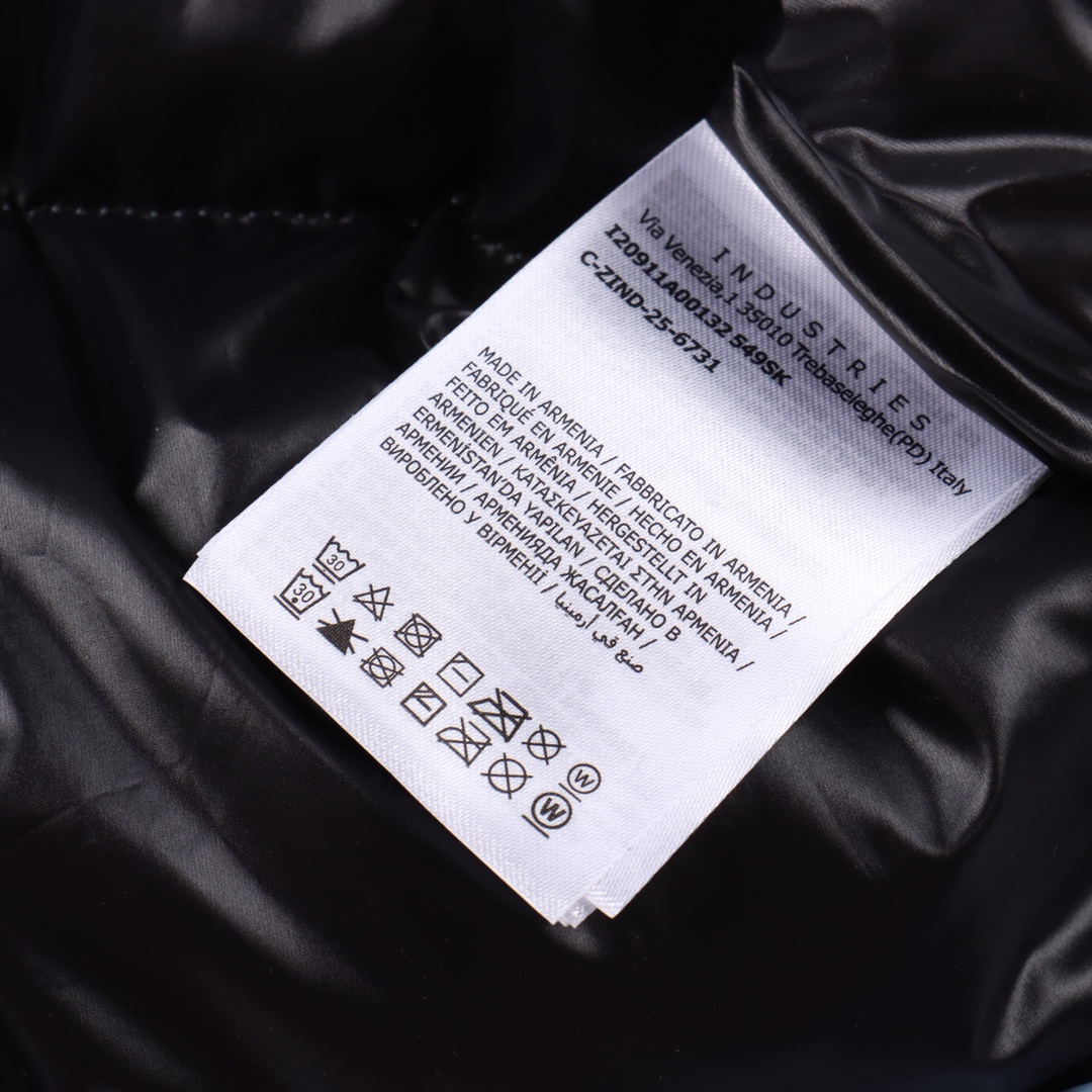 Moncler /蒙口 24Fw CYCLONE大标可拆袖连帽羽绒服