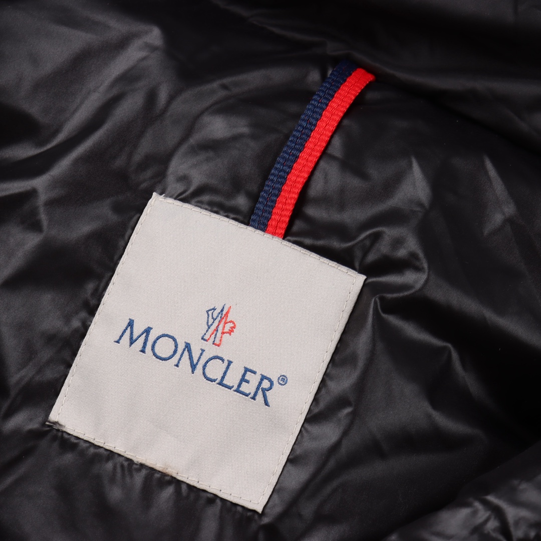 ONCLER蒙口 雾面哑光长款玛雅羽绒服 白鸭绒这款男士长款羽绒夹克经典美学