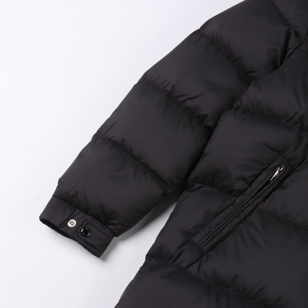 ONCLER蒙口 雾面哑光长款玛雅羽绒服 白鸭绒这款男士长款羽绒夹克经典美学