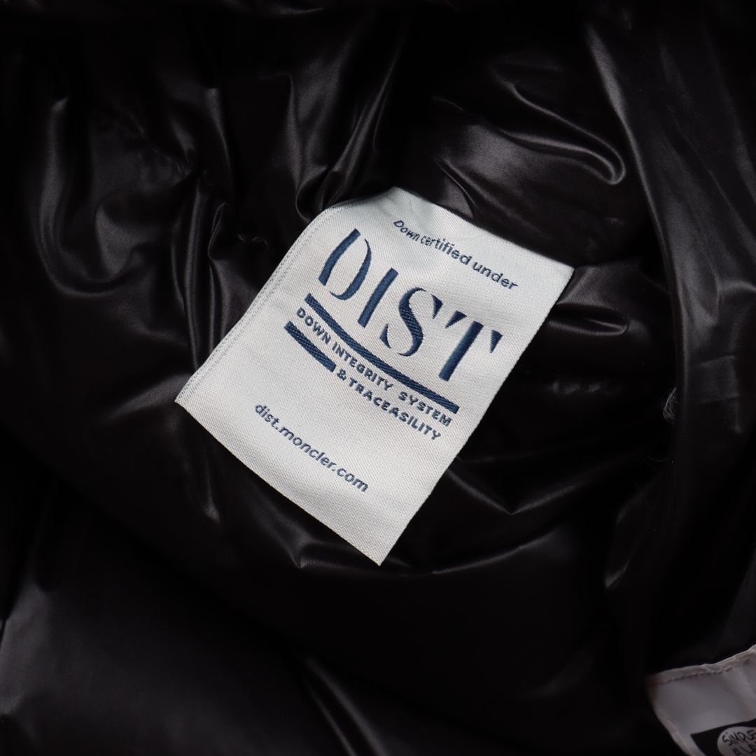 ONCLER蒙口 雾面哑光长款玛雅羽绒服 白鸭绒这款男士长款羽绒夹克经典美学