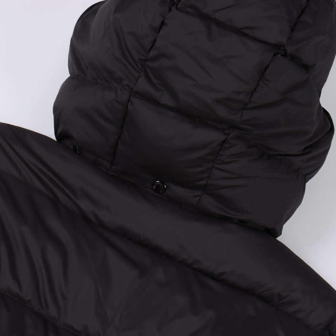 ONCLER蒙口 雾面哑光长款玛雅羽绒服 白鸭绒这款男士长款羽绒夹克经典美学