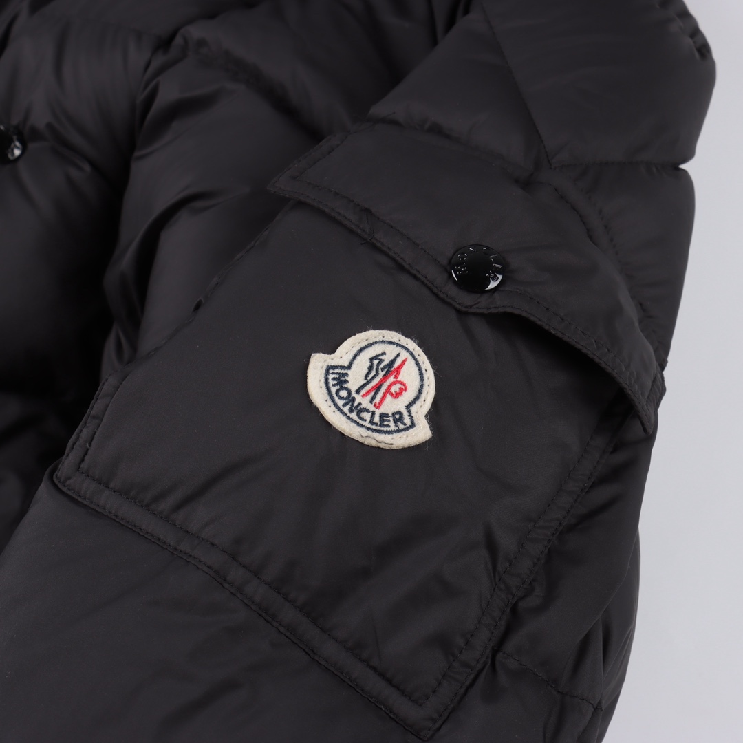 ONCLER蒙口 雾面哑光长款玛雅羽绒服 白鸭绒这款男士长款羽绒夹克经典美学