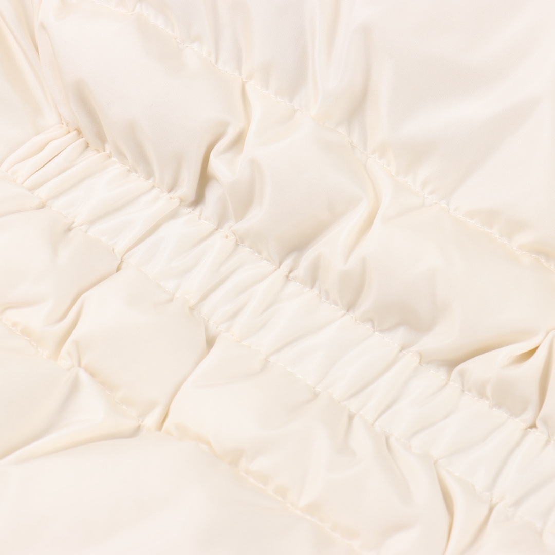 MONCLER Avoce 收腰夹克羽绒服短款白色 黑色-Chinese UA Cheap High Quatity Brand Clothes Bags handbags Sneakers wholesale wholesaler seller from China Factory suppliers Fashion Clothing Shoes best Quality Beautiful Price MONCLER Avoce 收腰夹克羽绒服短款白色 黑色