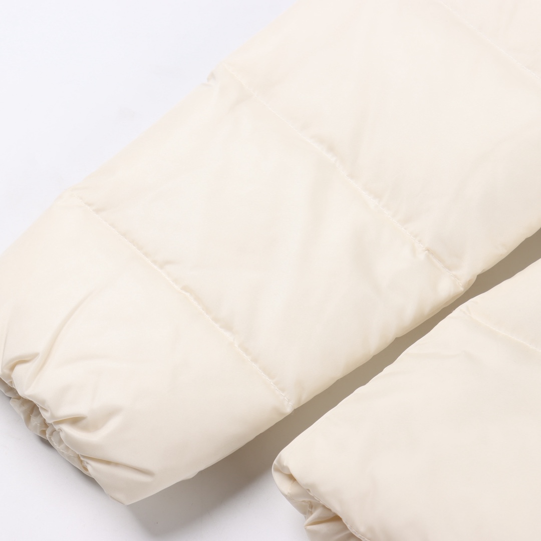 MONCLER Avoce 收腰夹克羽绒服短款白色 黑色-Chinese UA Cheap High Quatity Brand Clothes Bags handbags Sneakers wholesale wholesaler seller from China Factory suppliers Fashion Clothing Shoes best Quality Beautiful Price MONCLER Avoce 收腰夹克羽绒服短款白色 黑色