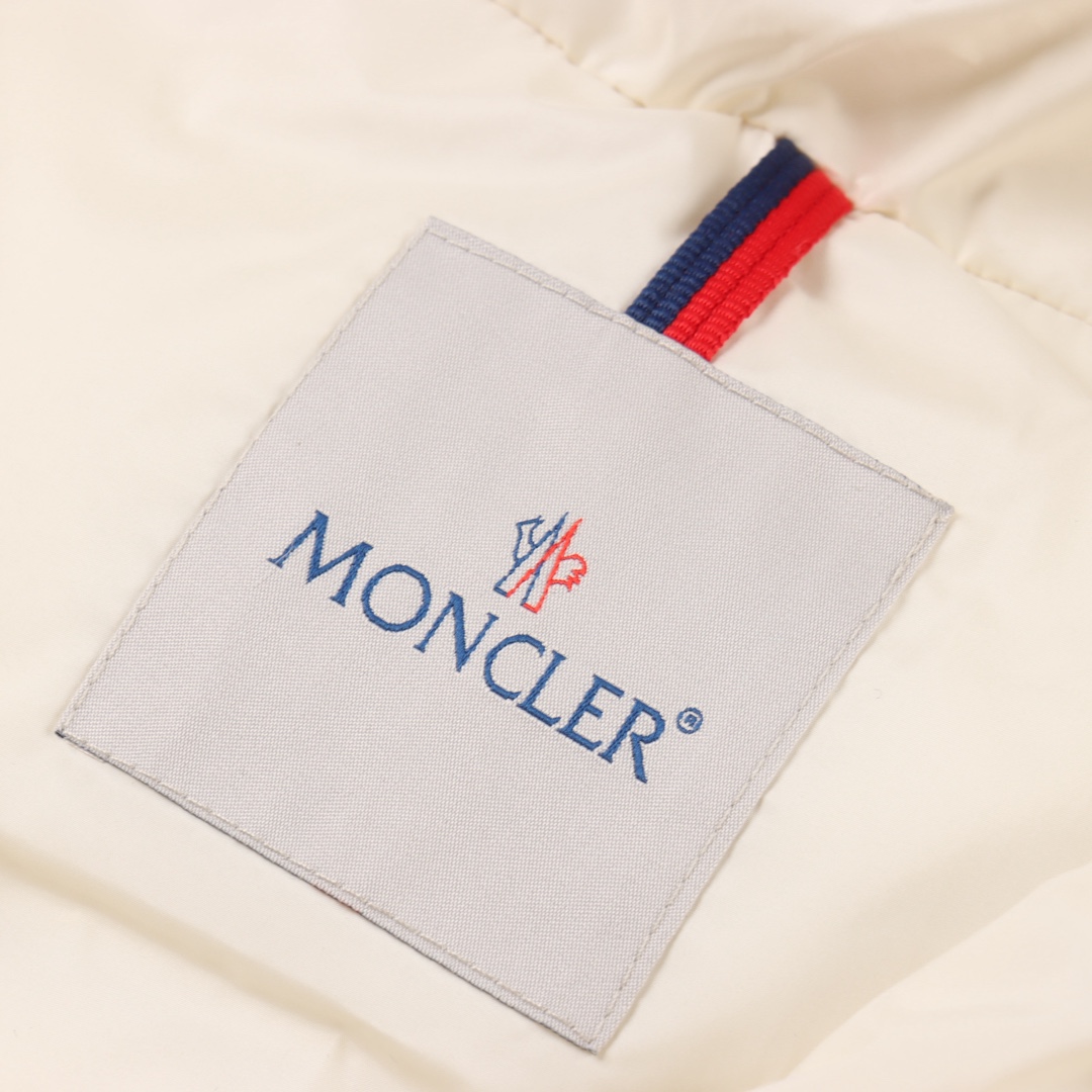 MONCLER Avoce 收腰夹克羽绒服短款白色 黑色-Chinese UA Cheap High Quatity Brand Clothes Bags handbags Sneakers wholesale wholesaler seller from China Factory suppliers Fashion Clothing Shoes best Quality Beautiful Price MONCLER Avoce 收腰夹克羽绒服短款白色 黑色