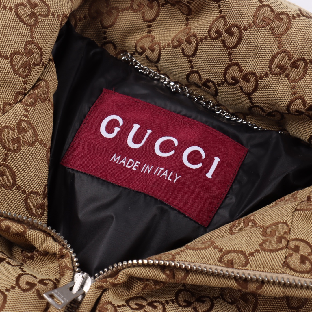 Gucci经典羽绒服 标志性的双G图案印花-Chinese UA Cheap High Quatity Brand Clothes Bags handbags Sneakers wholesale wholesaler seller from China Factory suppliers Fashion Clothing Shoes best Quality Beautiful Price Gucci经典羽绒服 标志性的双G图案印花