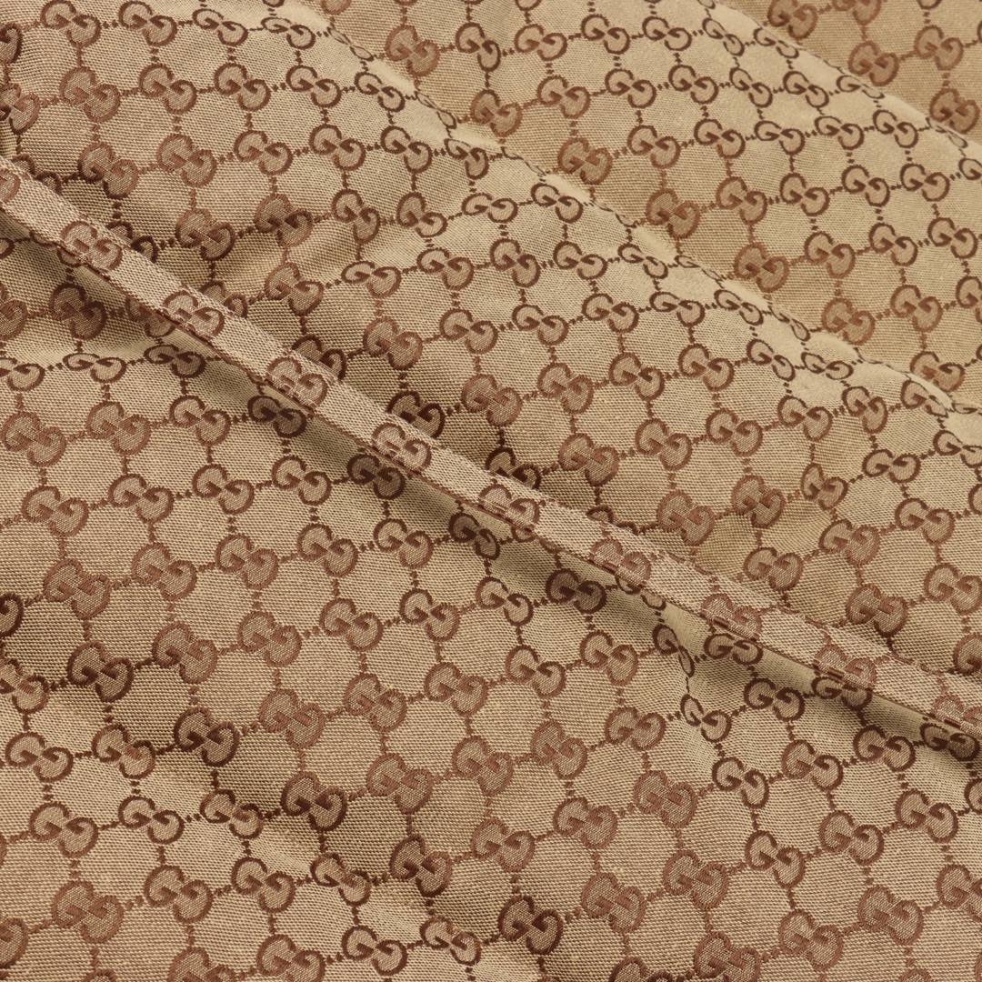 Gucci经典羽绒服 标志性的双G图案印花-Chinese UA Cheap High Quatity Brand Clothes Bags handbags Sneakers wholesale wholesaler seller from China Factory suppliers Fashion Clothing Shoes best Quality Beautiful Price Gucci经典羽绒服 标志性的双G图案印花