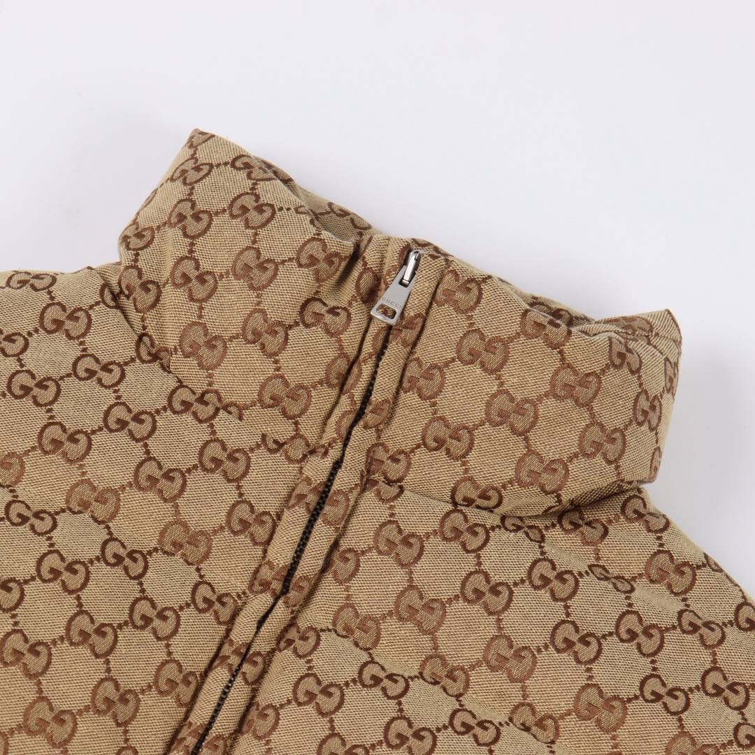 Gucci经典羽绒服 标志性的双G图案印花-Chinese UA Cheap High Quatity Brand Clothes Bags handbags Sneakers wholesale wholesaler seller from China Factory suppliers Fashion Clothing Shoes best Quality Beautiful Price Gucci经典羽绒服 标志性的双G图案印花