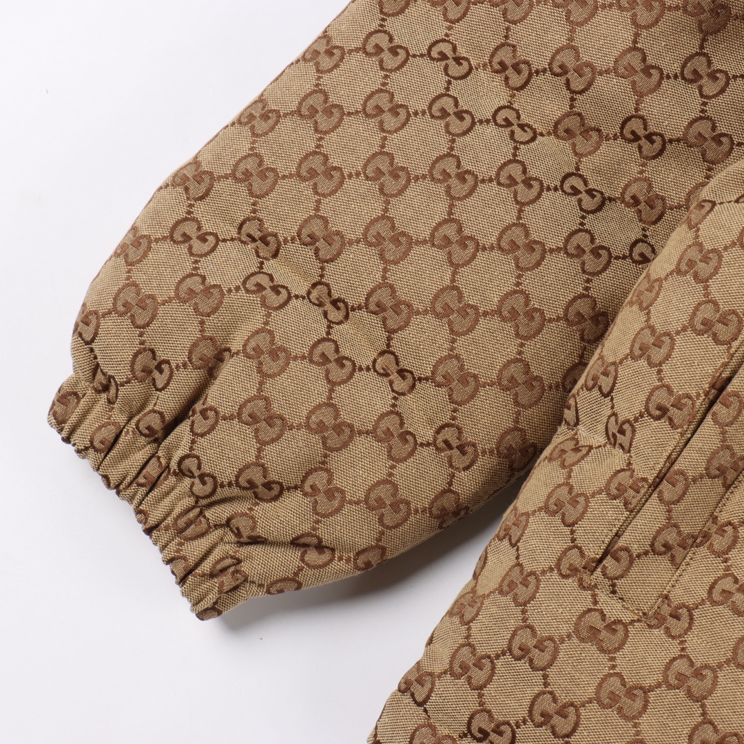 Gucci经典羽绒服 标志性的双G图案印花-Chinese UA Cheap High Quatity Brand Clothes Bags handbags Sneakers wholesale wholesaler seller from China Factory suppliers Fashion Clothing Shoes best Quality Beautiful Price Gucci经典羽绒服 标志性的双G图案印花