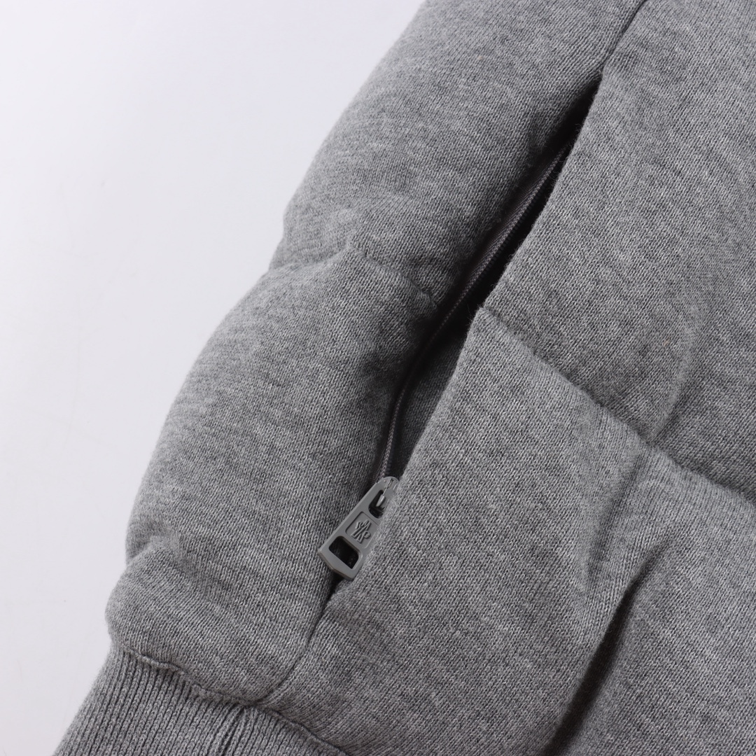 MONCLER 藤原浩新款联名女款马甲 90白鸭绒 面料柔顺 版型超正 格雷系穿搭灰色系马甲