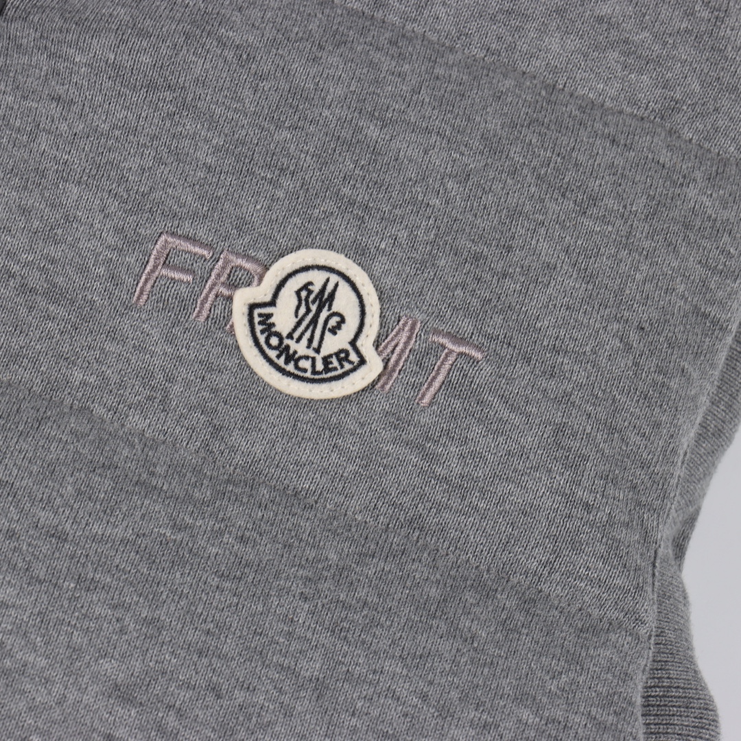 MONCLER 藤原浩新款联名女款马甲 90白鸭绒 面料柔顺 版型超正 格雷系穿搭灰色系马甲