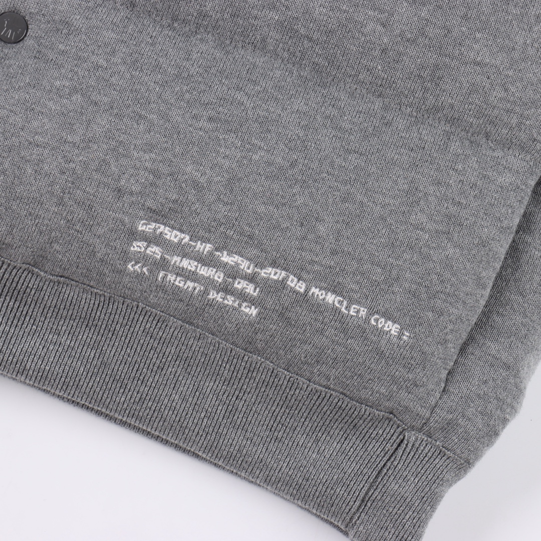 MONCLER 藤原浩新款联名女款马甲 90白鸭绒 面料柔顺 版型超正 格雷系穿搭灰色系马甲