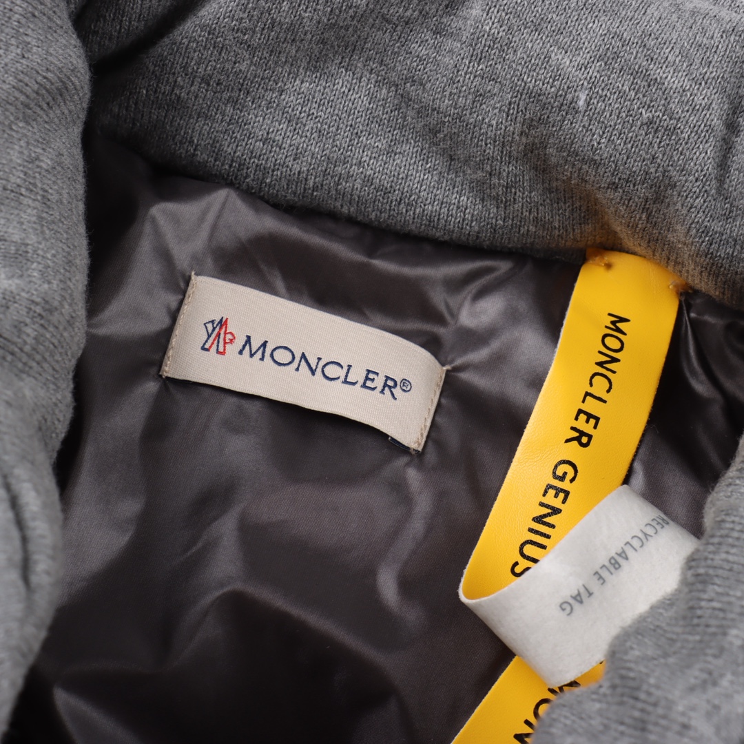 MONCLER 藤原浩新款联名女款马甲 90白鸭绒 面料柔顺 版型超正 格雷系穿搭灰色系马甲