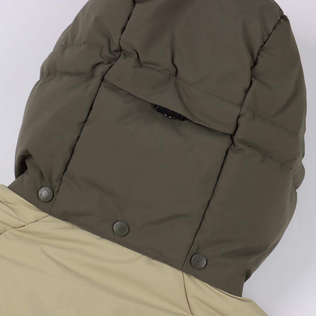 MONCLER GENIUSx菲董 联名款 FW23 拼接防水尼龙缝线连帽短款羽绒服 90白鸭绒