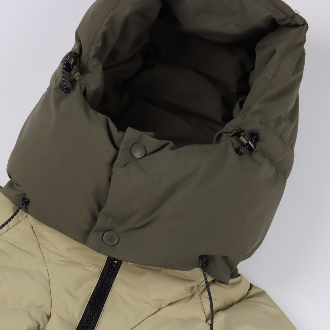 MONCLER GENIUSx菲董 联名款 FW23 拼接防水尼龙缝线连帽短款羽绒服 90白鸭绒