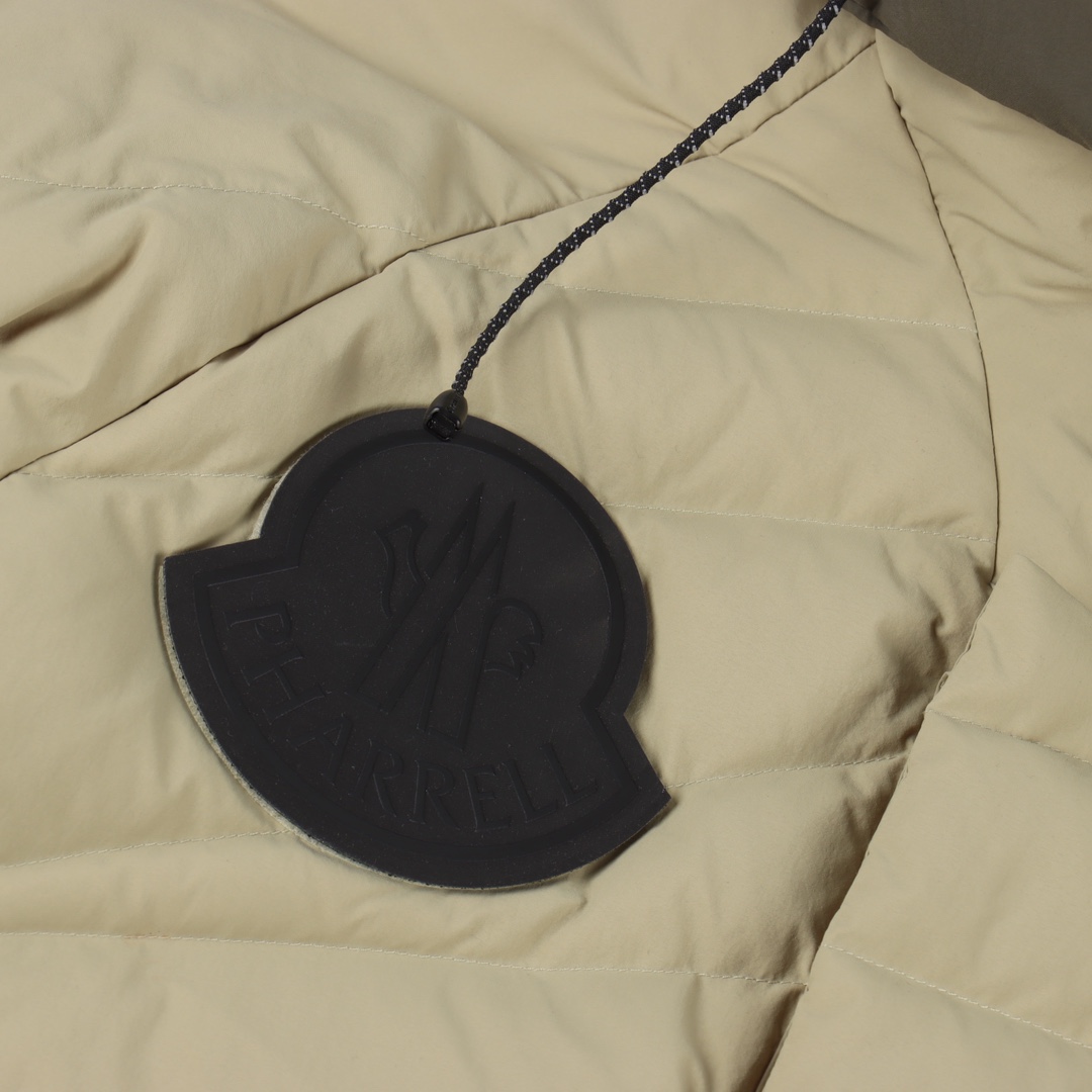 MONCLER GENIUSx菲董 联名款 FW23 拼接防水尼龙缝线连帽短款羽绒服 90白鸭绒