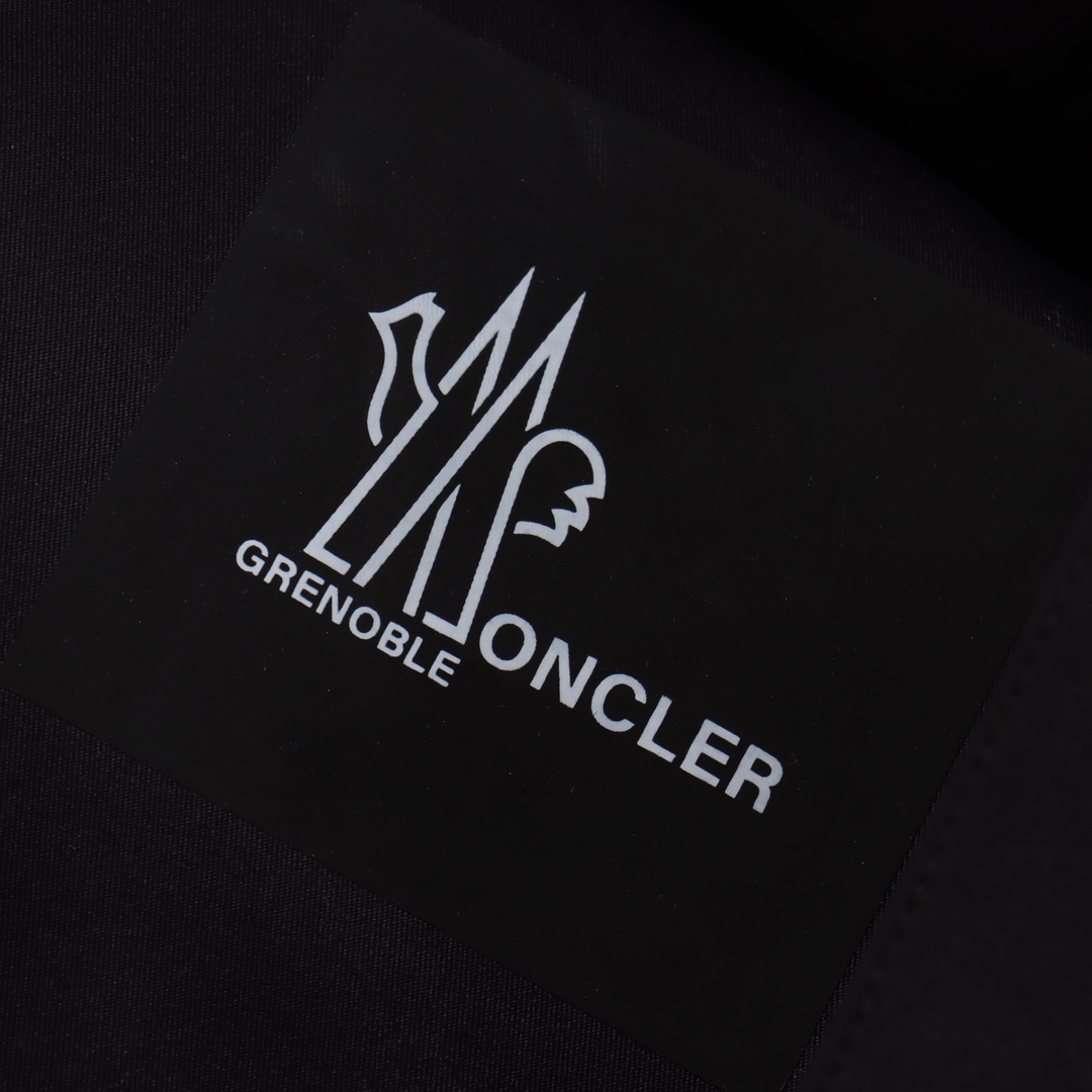 Moncler 蒙口 25秋冬 Bauges披肩连帽狐狸毛领羽绒服