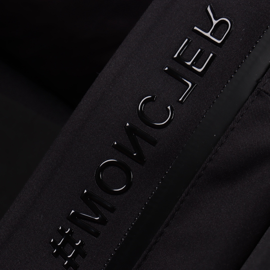 Moncler 蒙口 25秋冬 Bauges披肩连帽狐狸毛领羽绒服
