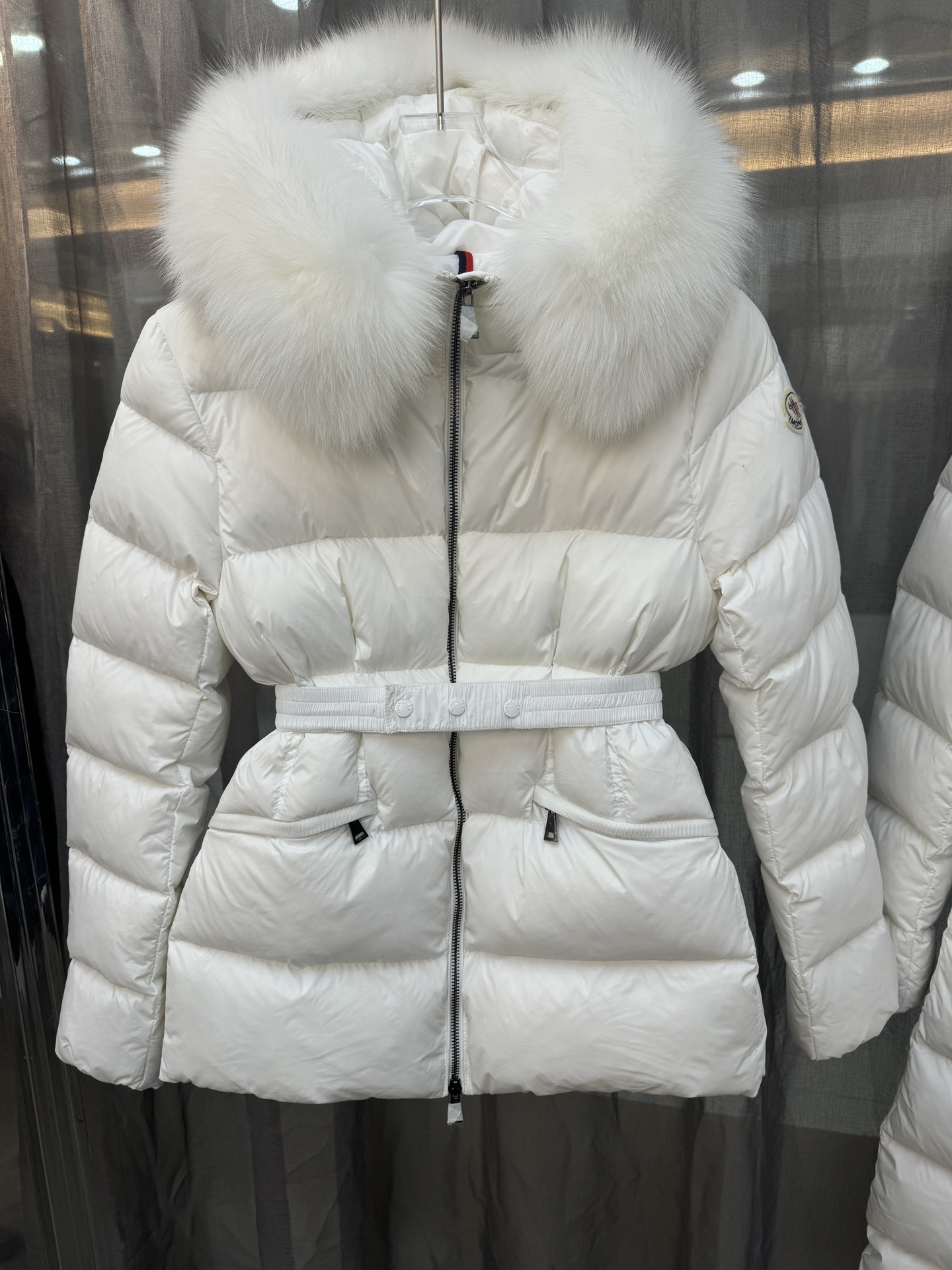 Moncler Boed women's short down jacket with fur trim, 5 colors, sizes 1-4. Longue saison fabric, elegant winter look.-Big cat