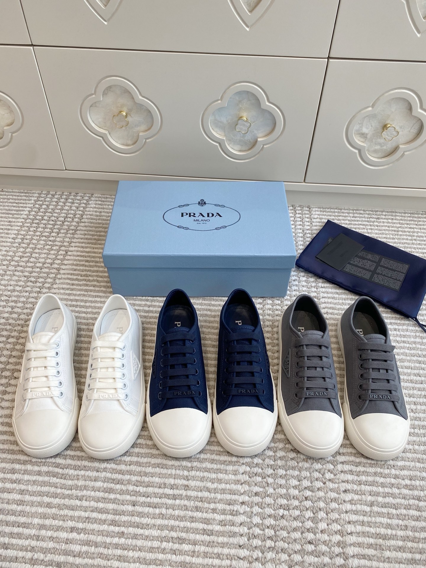 NO:403028,rada·canvas sneakers·35-41,casual shoes/sports shoes,prada,sneakers19860909rada·帆布运动鞋·35-41,休闲鞋/运动鞋,prada,sneakers,Women's Shoes