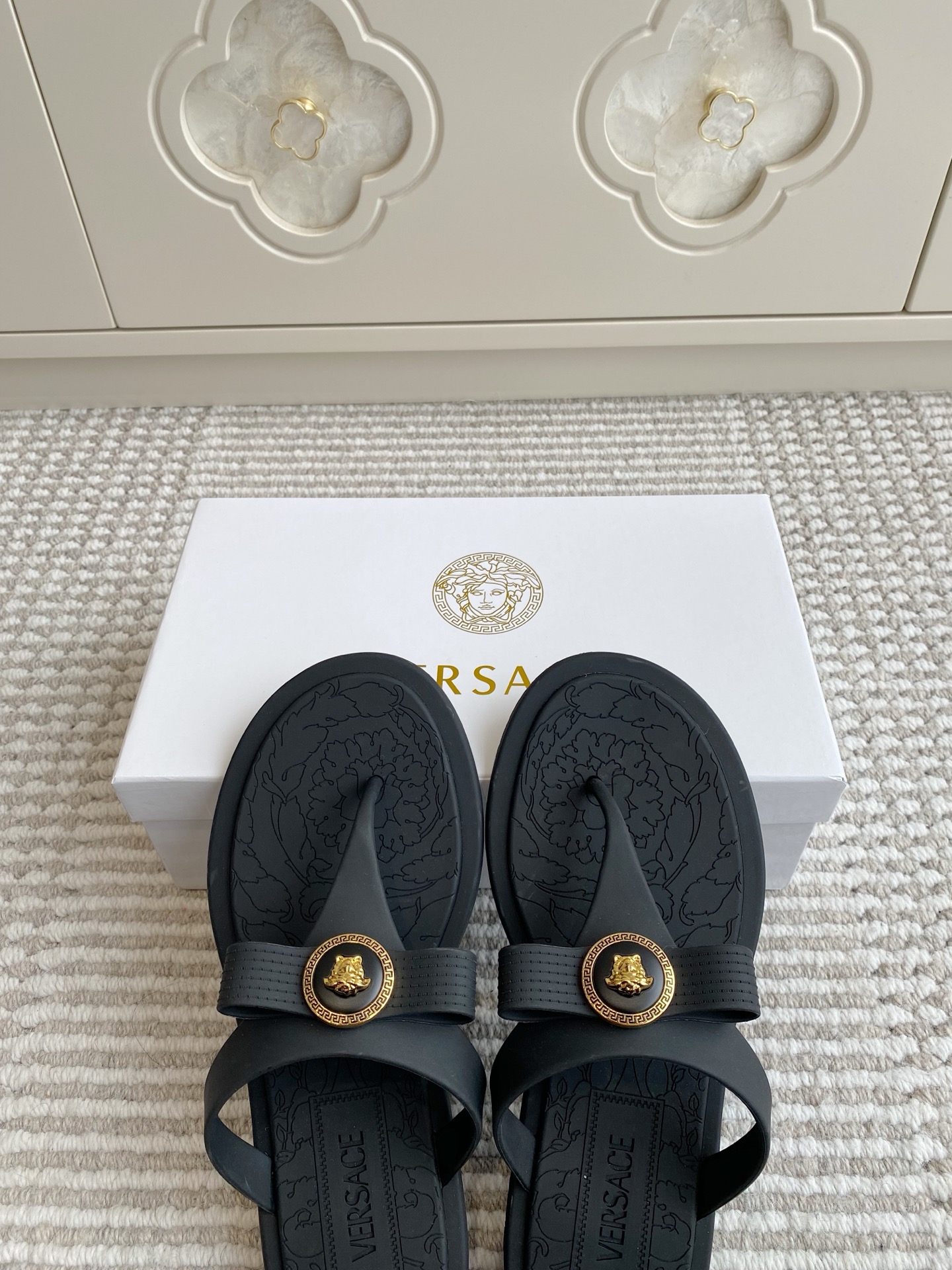 Versace Batch 384 Slippers: Elegant Logo with Medusa Golo Design, Size 35-41. - 图片 6