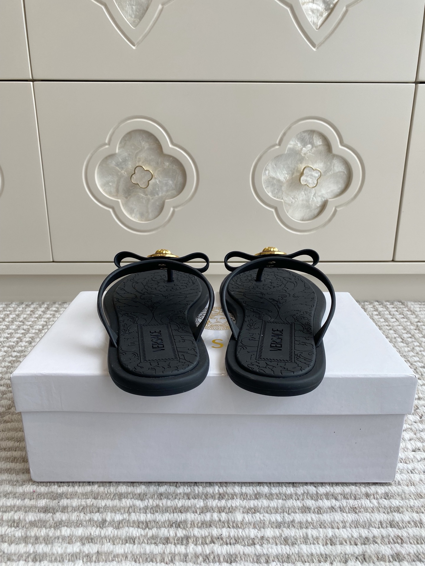 Versace Batch 384 Slippers: Elegant Logo with Medusa Golo Design, Size 35-41. - 图片 8