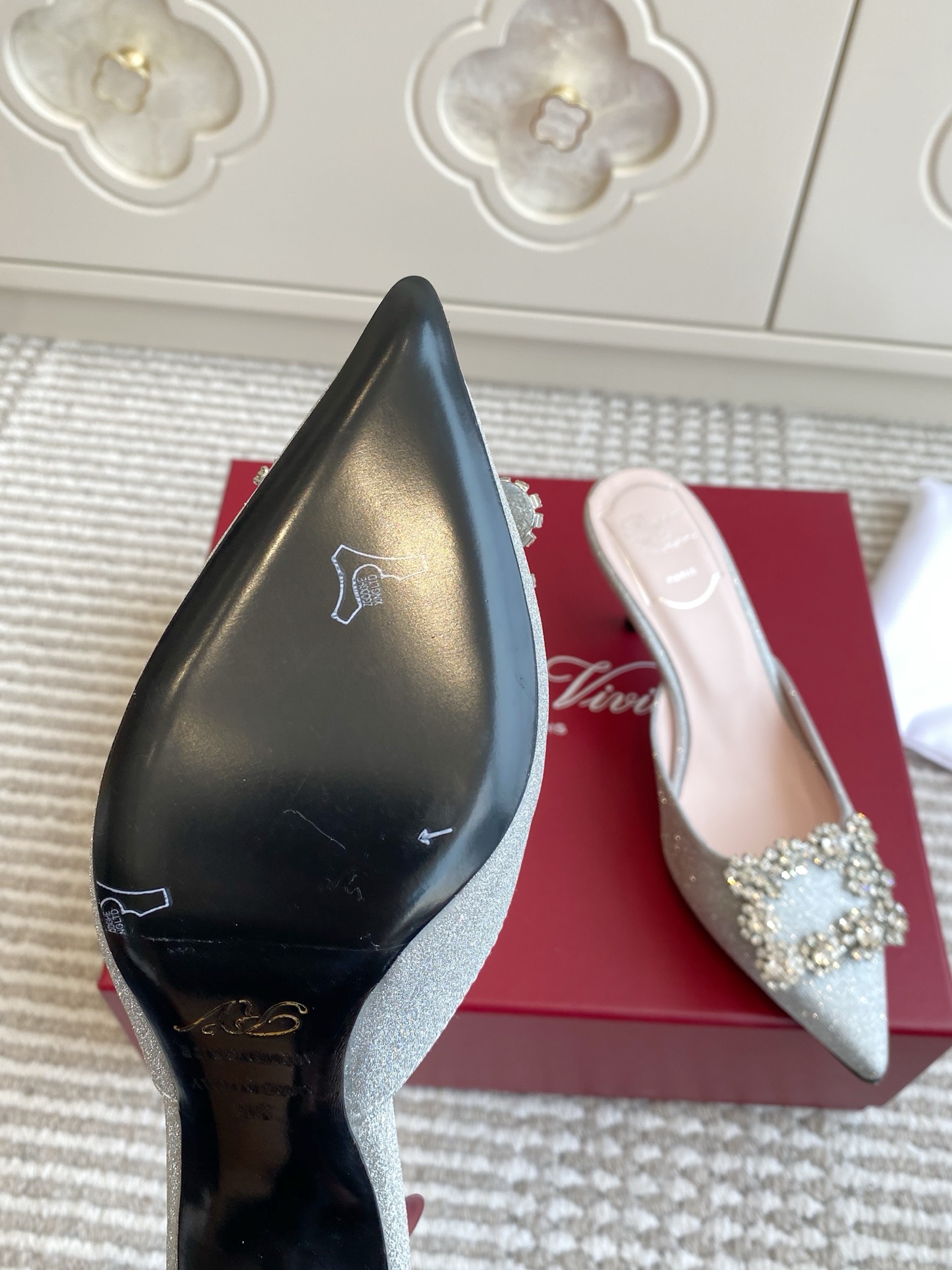 Roger Vivier Efflorescence Muller Silk Slippers – Elegant and Handmade for Important Events - 图片 9