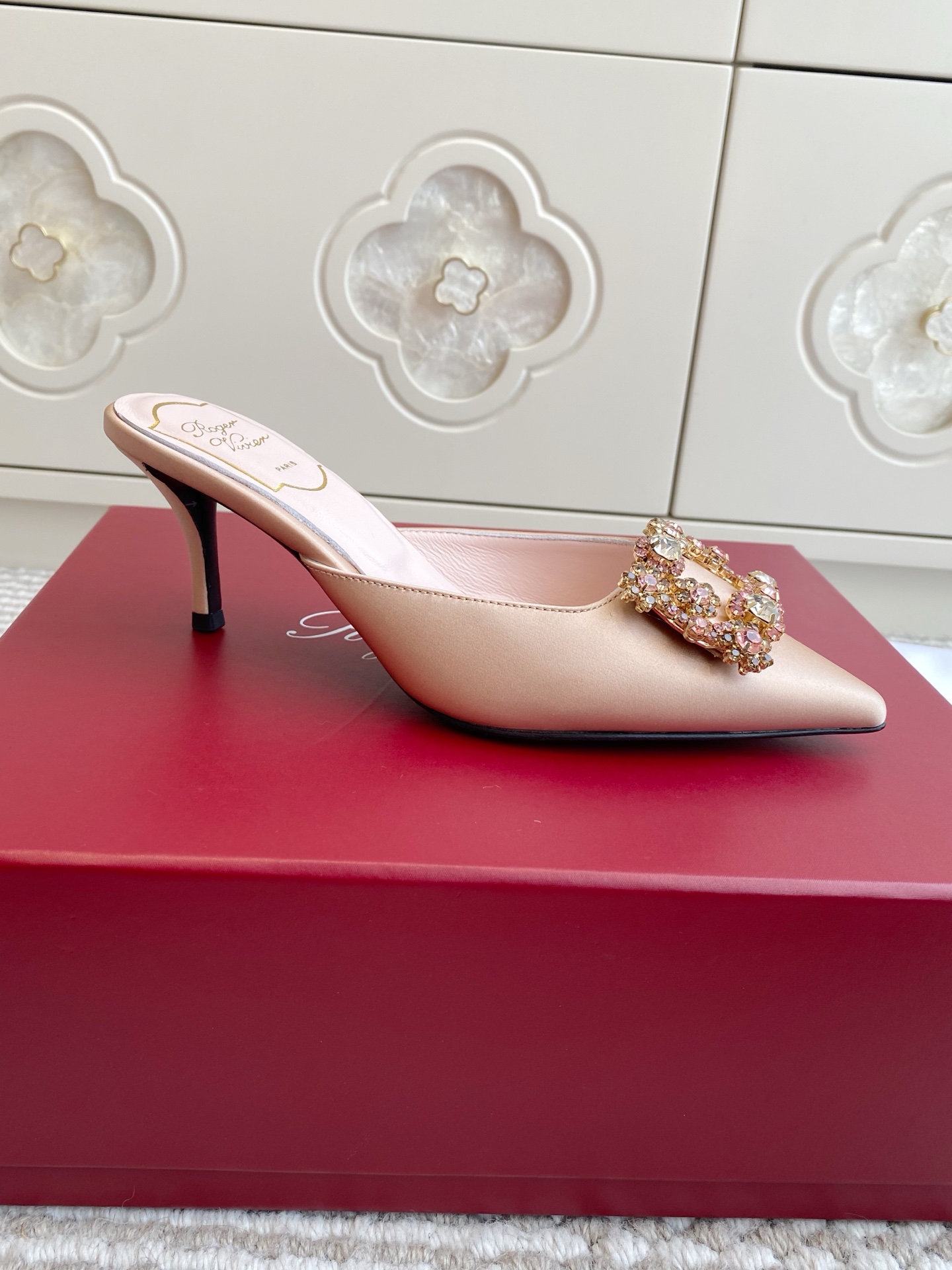 Roger Vivier Efflorescence Silk Muller Slippers: Elegant Handmade Statement Shoes for Special Events - 图片 4