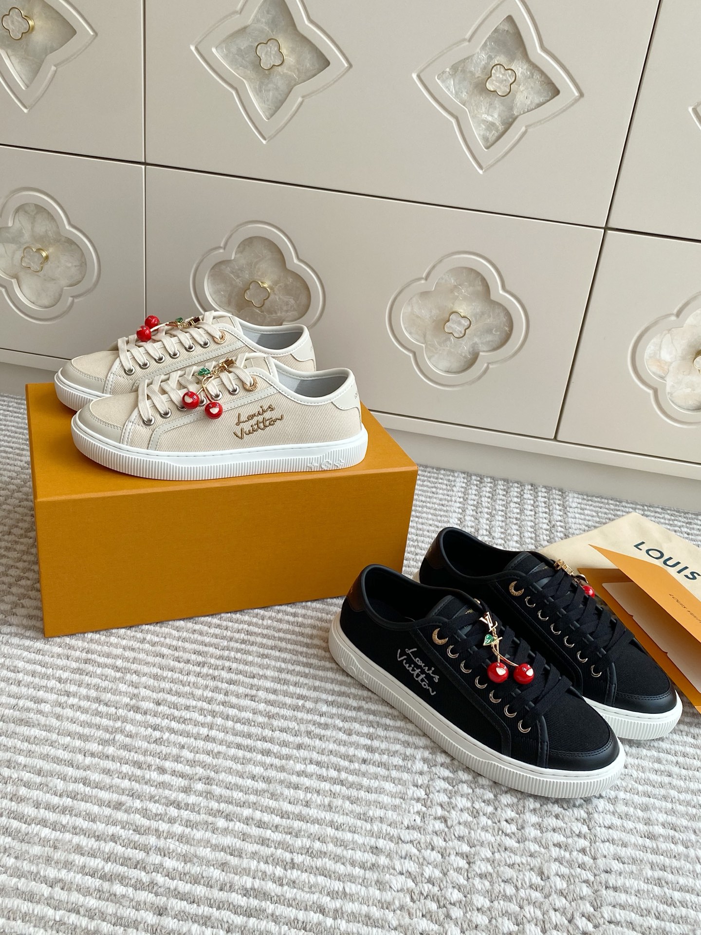 NO:445530,LV·Couple·Canvas Sneakers·35-45,Casual Shoes/Sneakers,louis vuitton,sneakers19860909LV·情侣·帆布运动鞋·35-45,休闲鞋/运动鞋,louis vuitton,sneakers,Women's Shoes