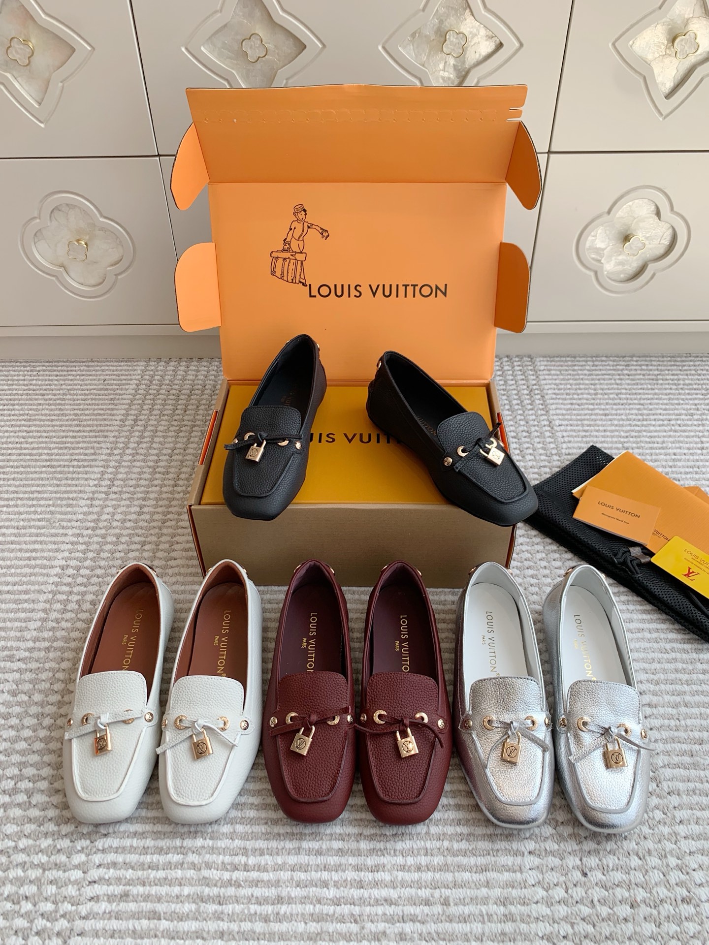 NO:445351,LV·Locks·Square-toe Loafers·34-41,Loafers,louis vuitton,loafers19860909LV·锁扣·方头乐福鞋·34-41,乐福鞋,louis vuitton,loafers,Women's Shoes